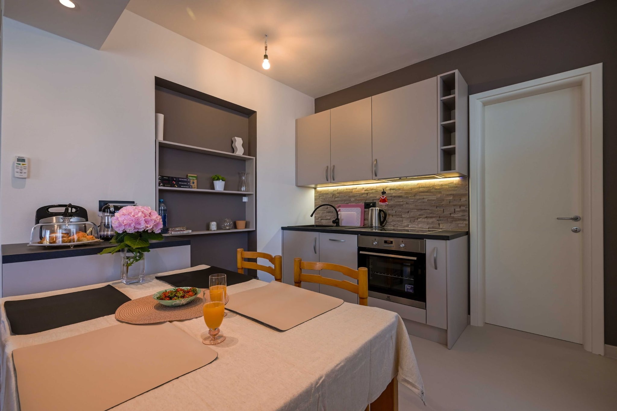 Modern and Stylish Rovinj Apartments with Terrace - Classic One  Bedroom Apartment with Terrace (owner Cherry)-Küche