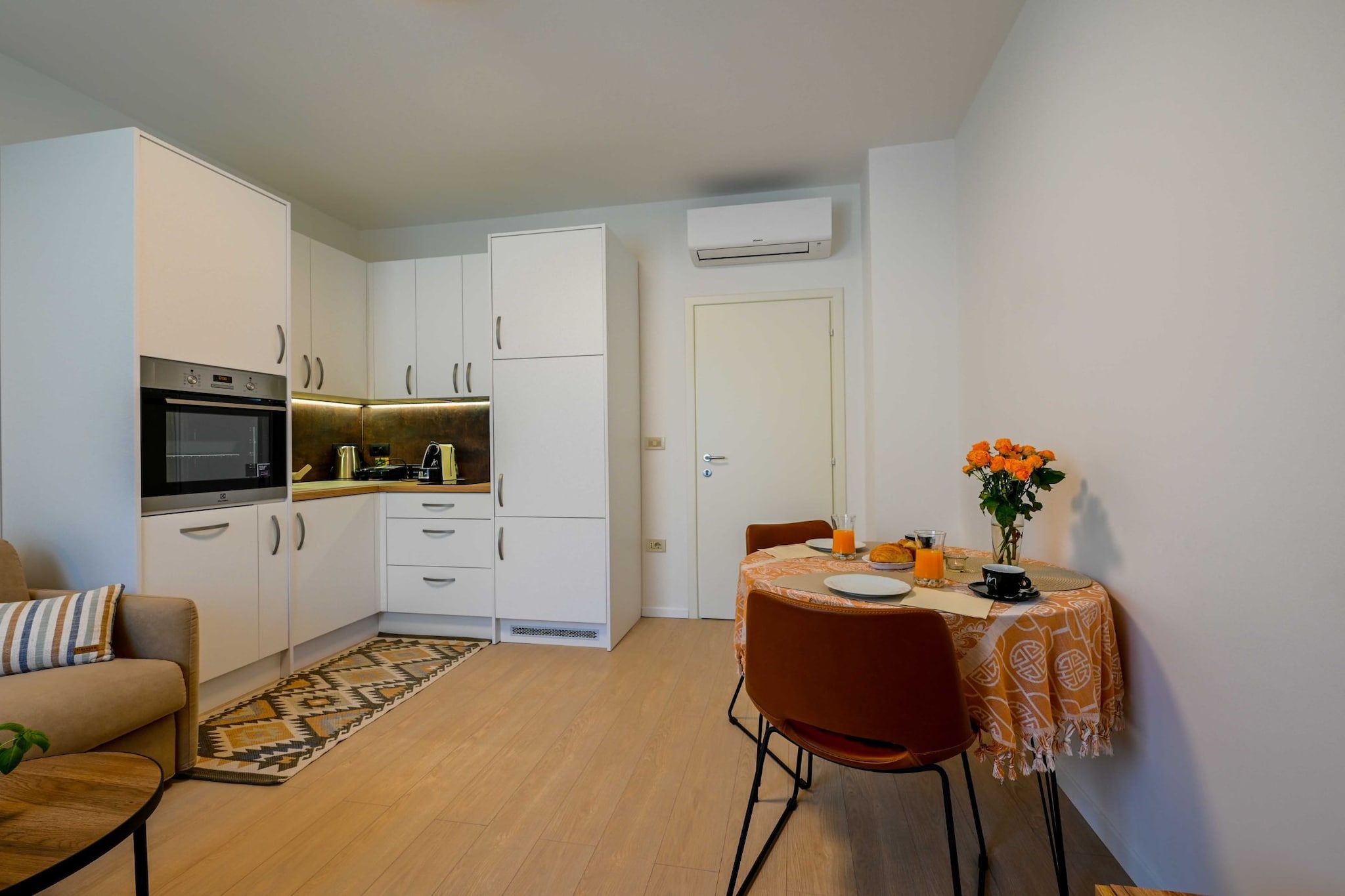 Modern and Stylish Rovinj Apartments with Terrace - Standard One Bedroom Apartment with Terrace (owner Apricot)-Küche