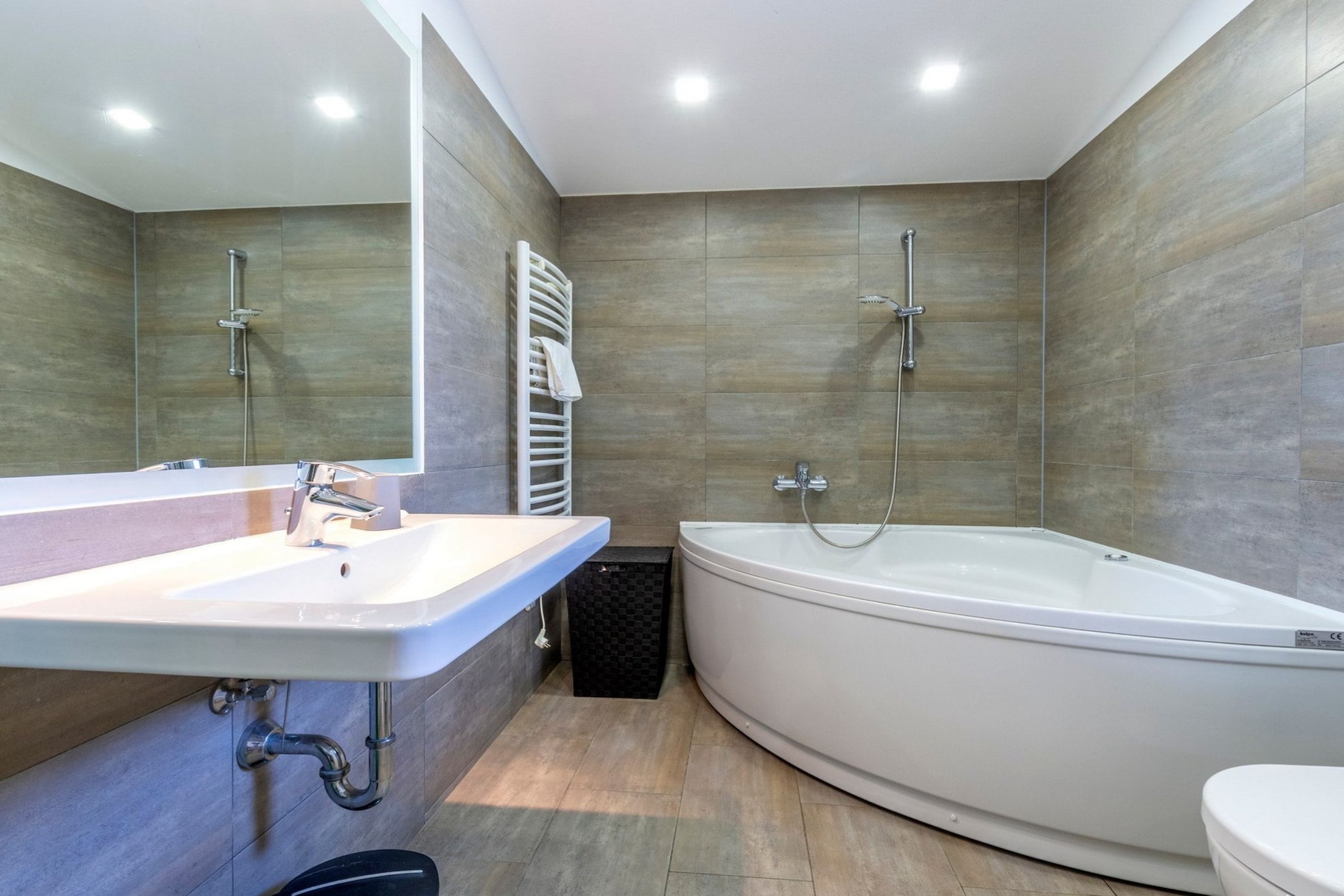 Five Bedroom Villa-Bathroom