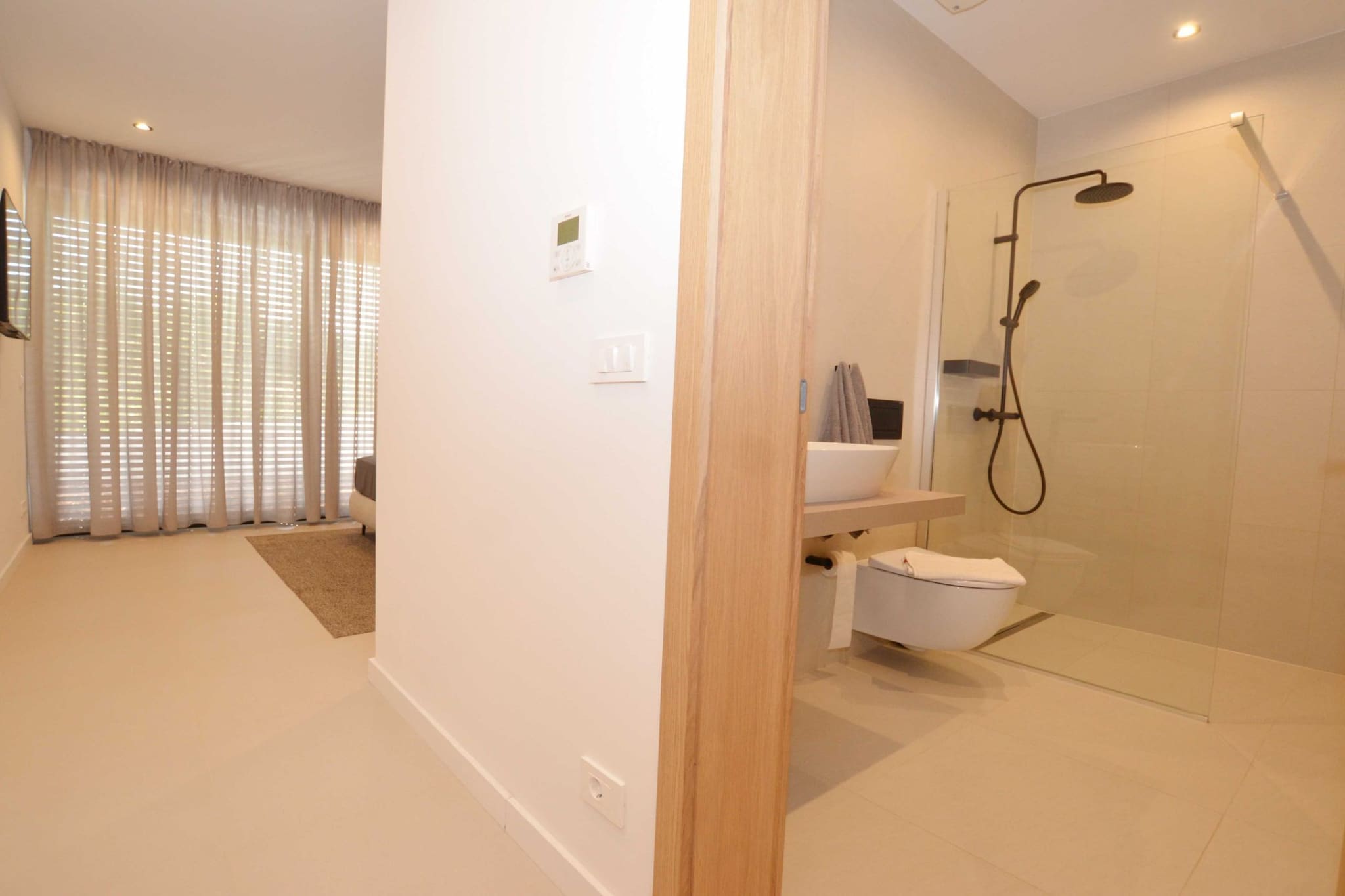Luxurious Sorici Villa with Private Pool and Mediterranean Landscape - Four Bedroom Villa-Badezimmer
