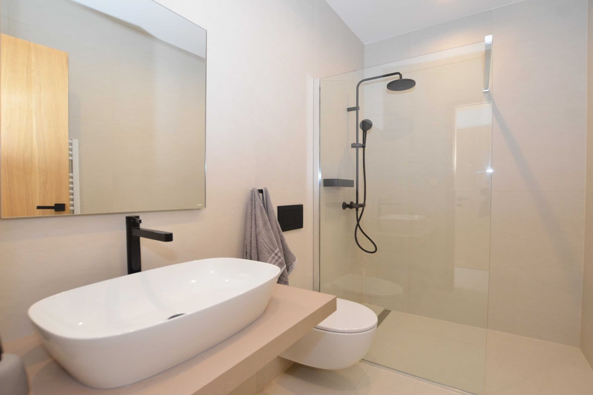 Luxurious Sorici Villa with Private Pool and Mediterranean Landscape - Four Bedroom Villa-Badezimmer