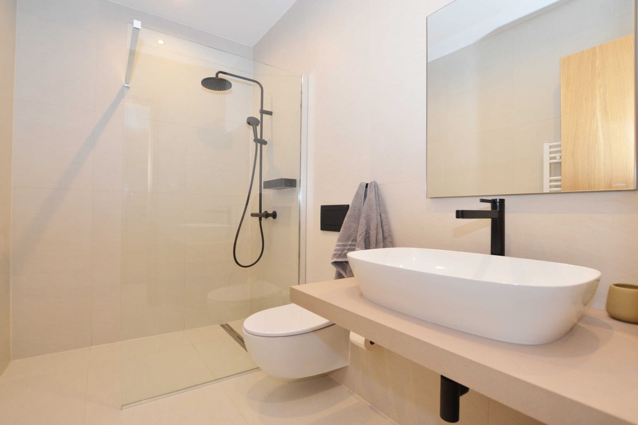 Luxurious Sorici Villa with Private Pool and Mediterranean Landscape - Four Bedroom Villa-Badezimmer