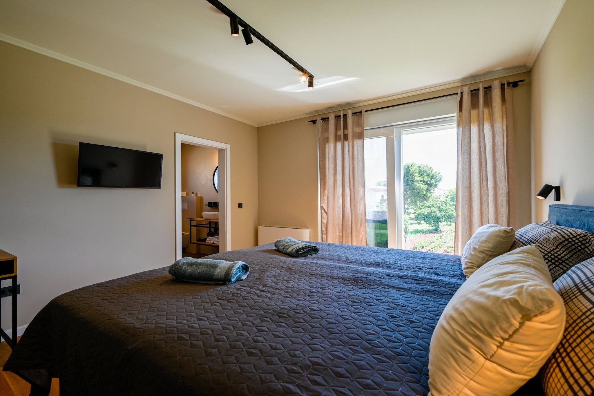 Matohanci Dazzling Villa with Pool - Four Bedroom Villa with Pool-Schlafzimmer