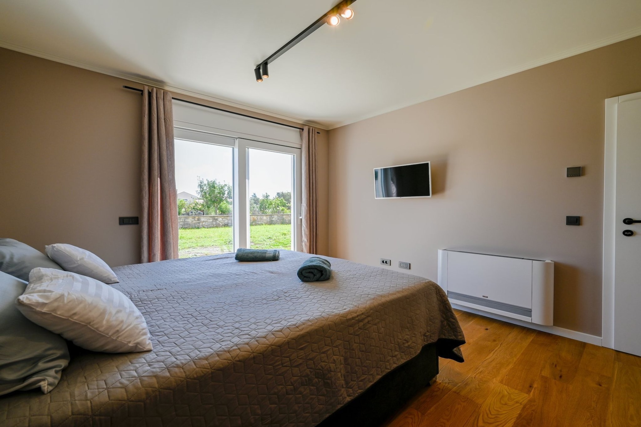 Matohanci Dazzling Villa with Pool - Four Bedroom Villa with Pool-Schlafzimmer