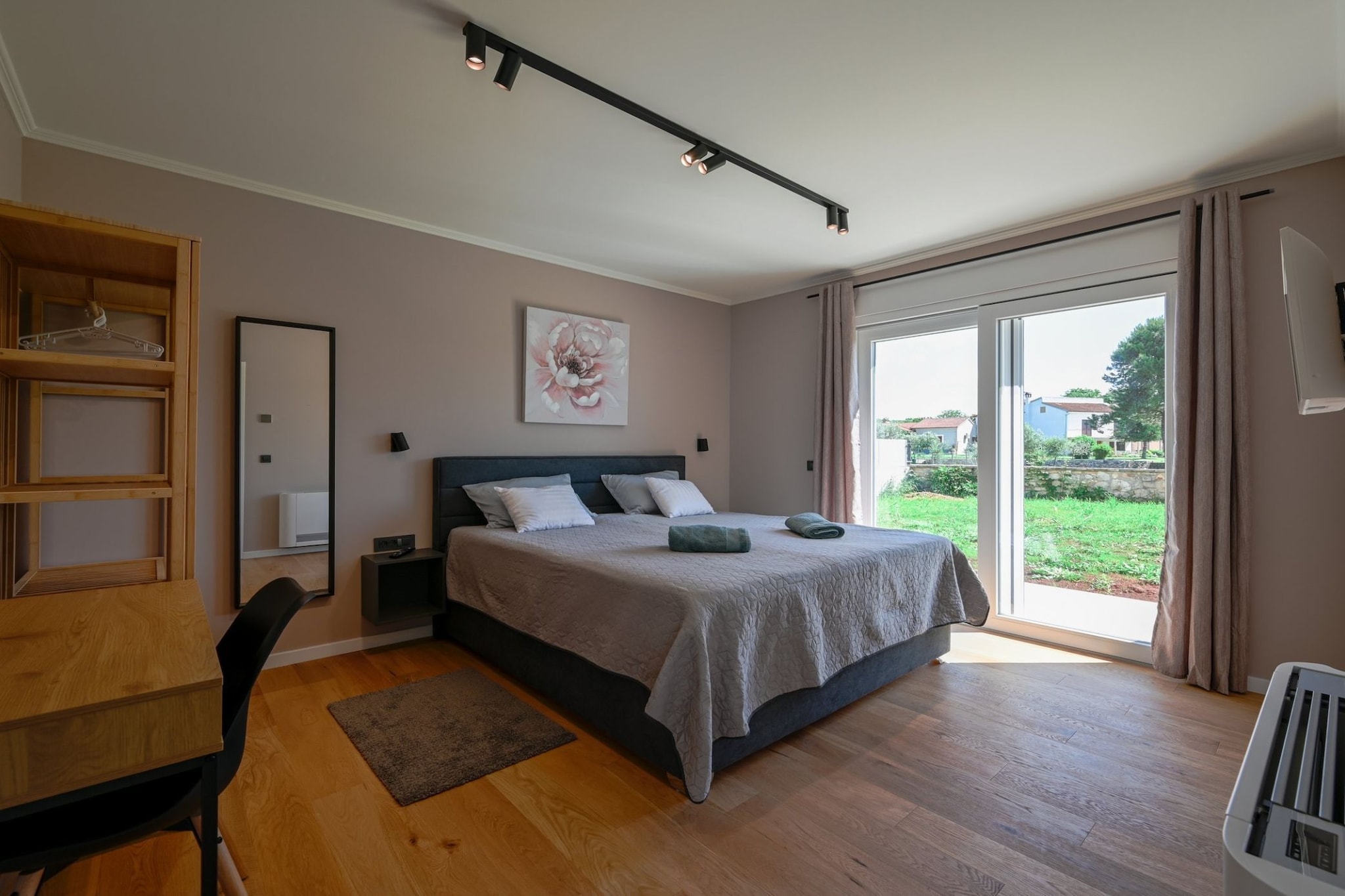 Matohanci Dazzling Villa with Pool - Four Bedroom Villa with Pool-Schlafzimmer
