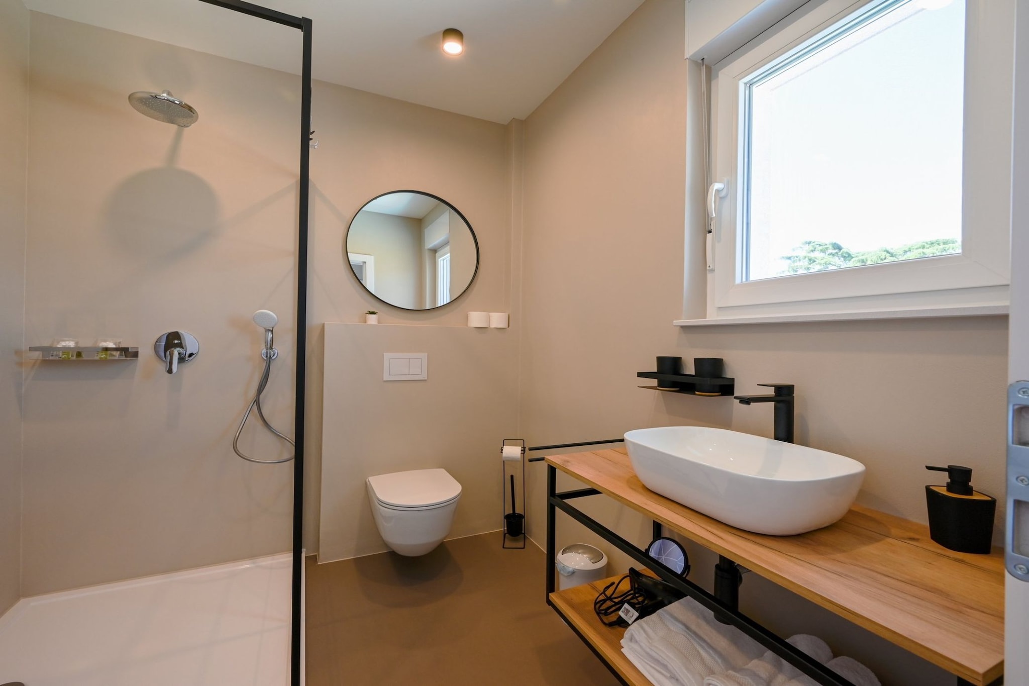 Matohanci Dazzling Villa with Pool - Four Bedroom Villa with Pool-Badezimmer
