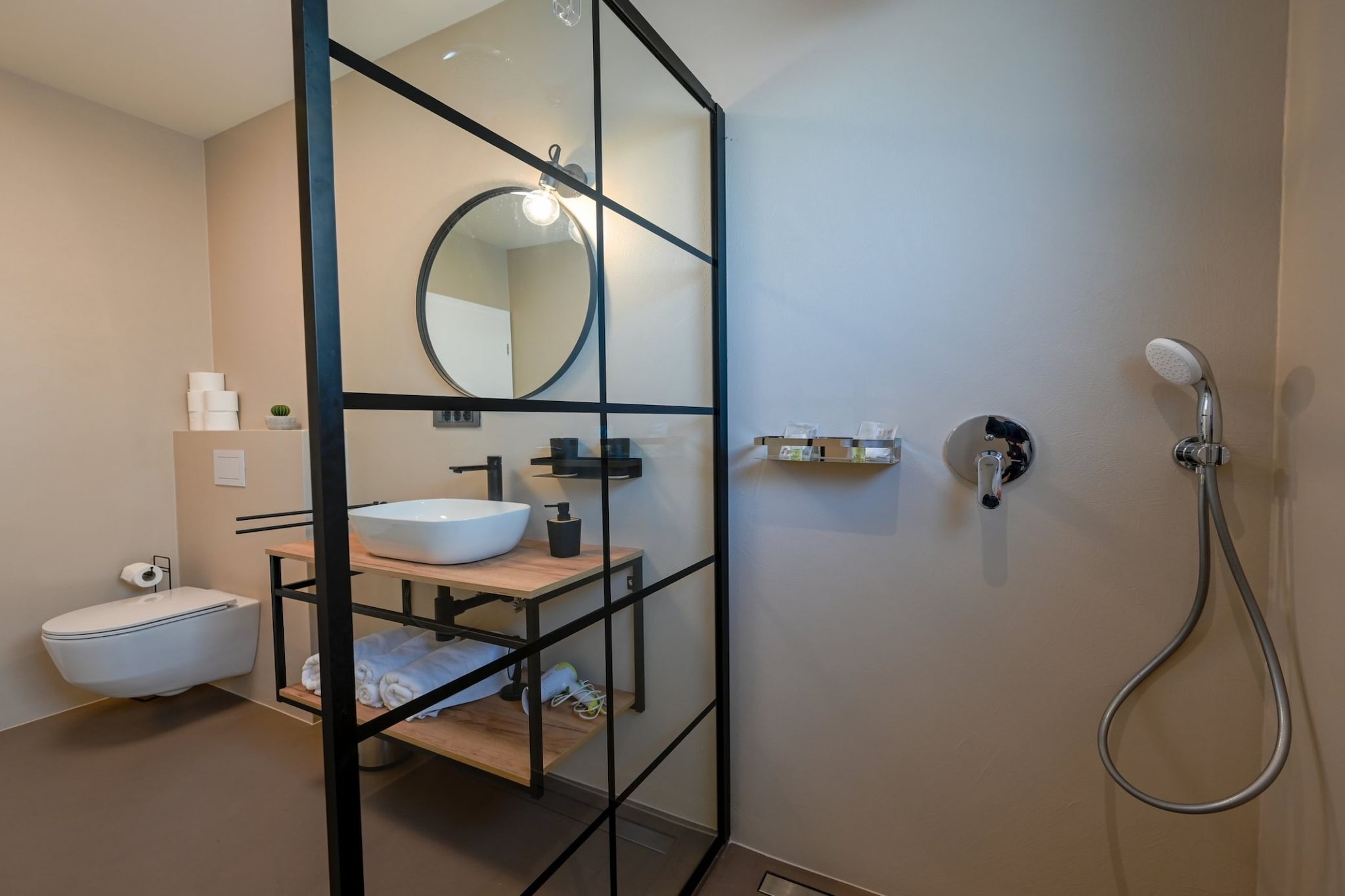 Matohanci Dazzling Villa with Pool - Four Bedroom Villa with Pool-Badezimmer