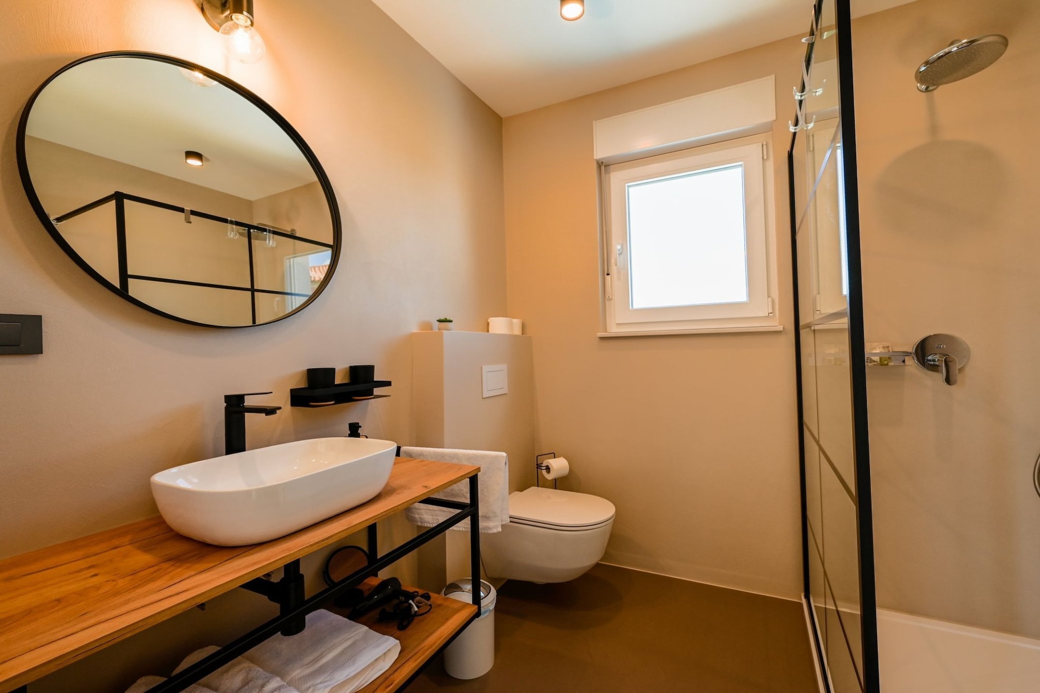 Matohanci Dazzling Villa with Pool - Four Bedroom Villa with Pool-Badezimmer