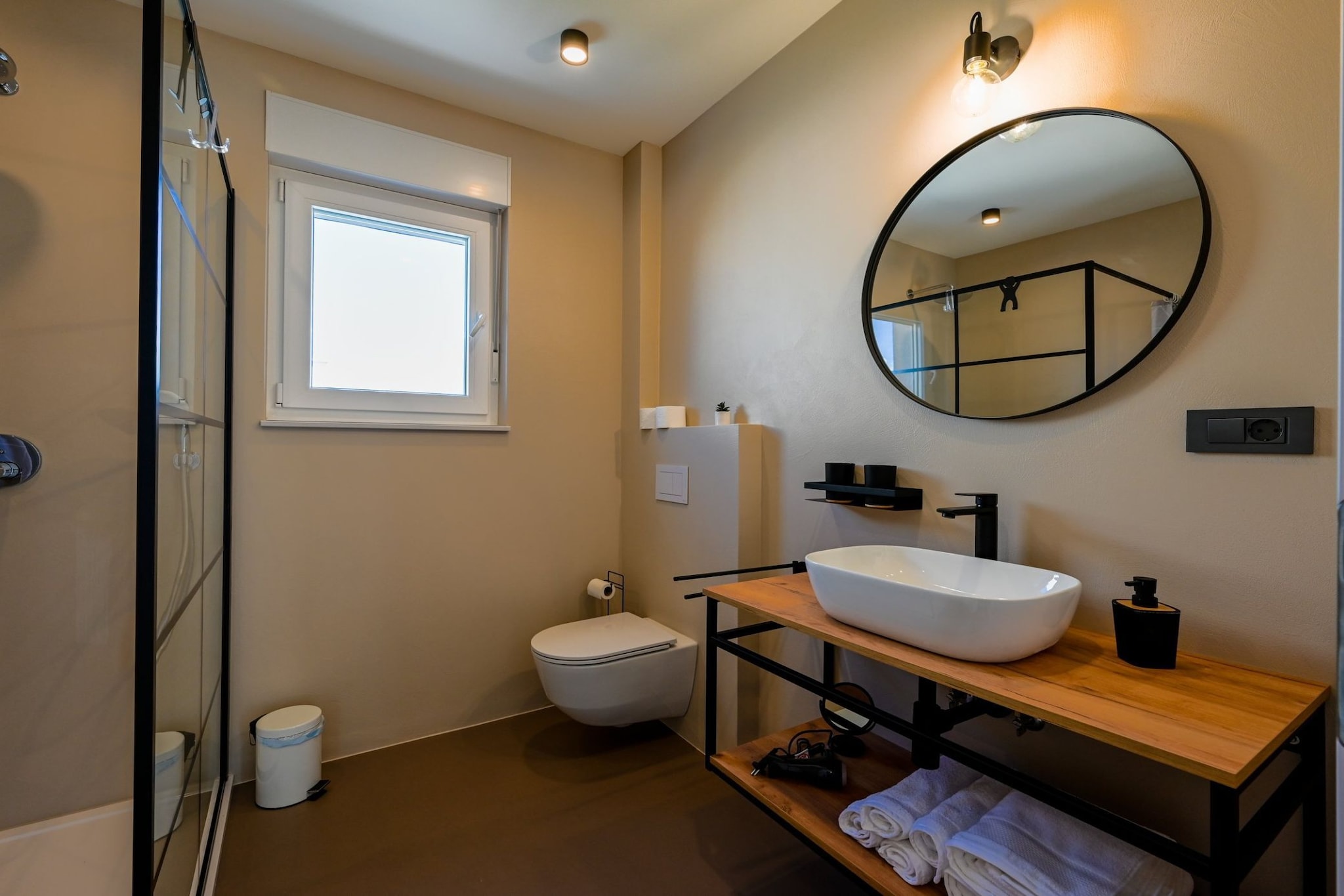 Matohanci Dazzling Villa with Pool - Four Bedroom Villa with Pool-Badezimmer