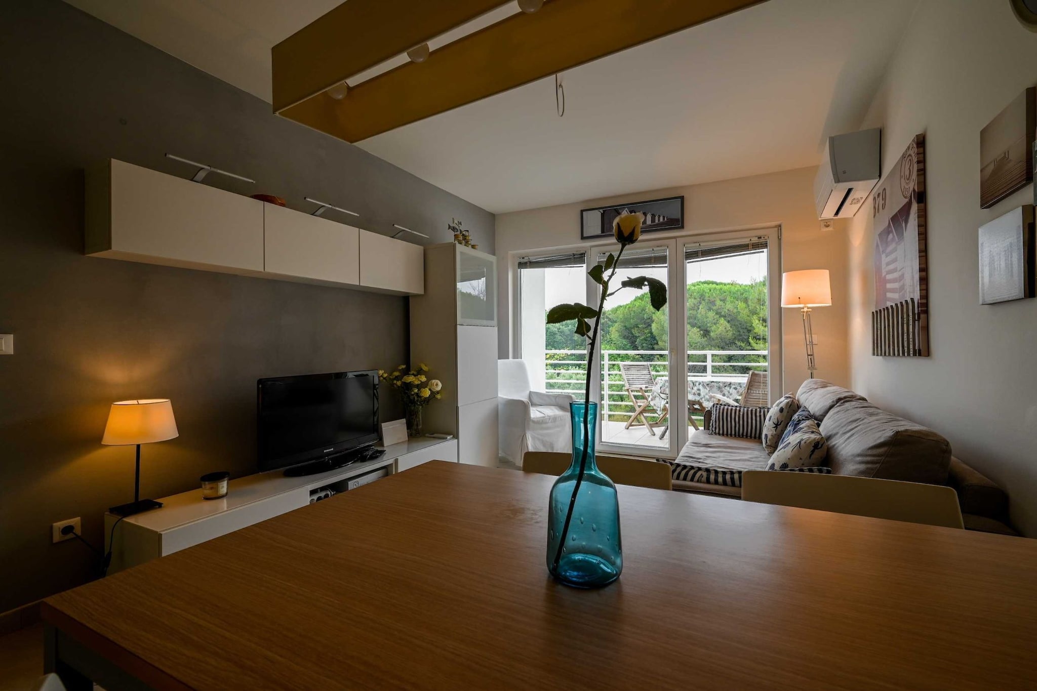 Scenic and Refined Retreat Apartment with Balcony - Three Bedroom Apartment with Balcony