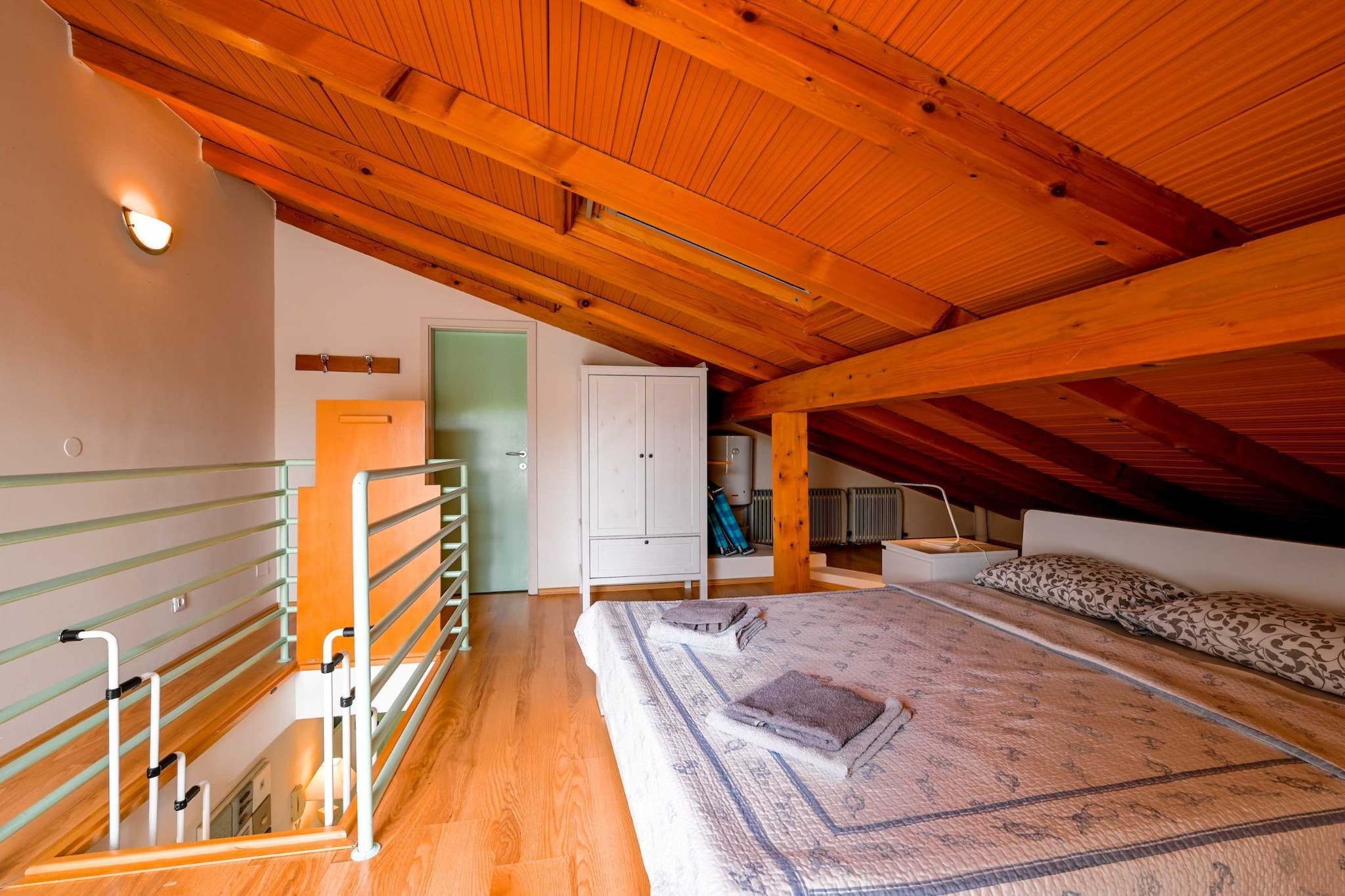 Scenic and Refined Retreat Apartment with Balcony - Three Bedroom Apartment with Balcony-Slaapkamer