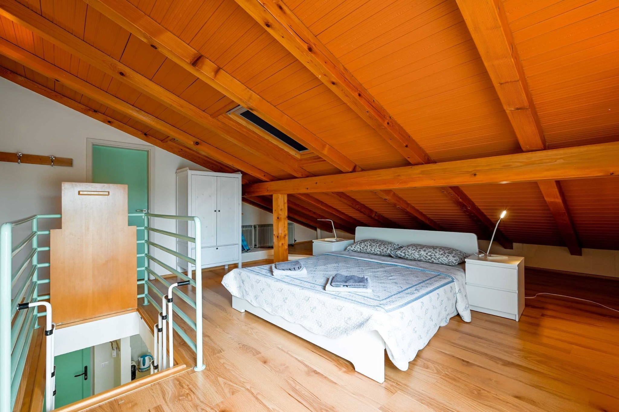Scenic and Refined Retreat Apartment with Balcony - Three Bedroom Apartment with Balcony-Slaapkamer