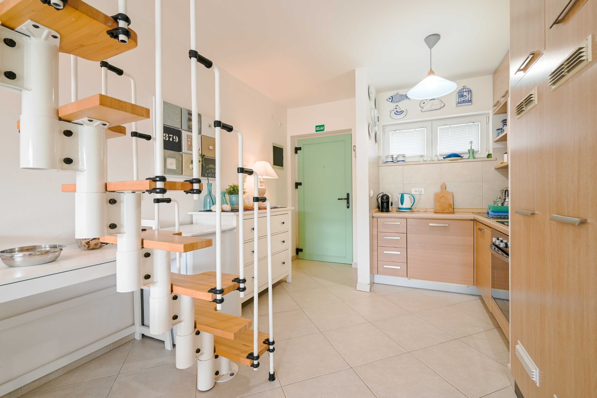 Scenic and Refined Retreat Apartment with Balcony - Three Bedroom Apartment with Balcony-Trap