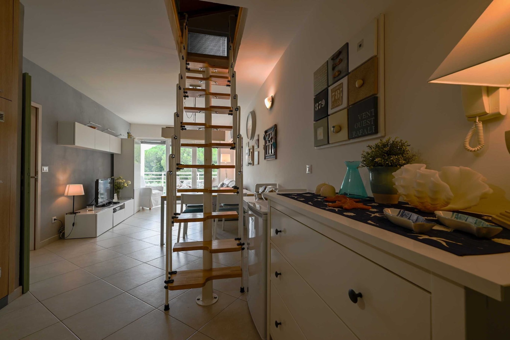 Scenic and Refined Retreat Apartment with Balcony - Three Bedroom Apartment with Balcony-Trap