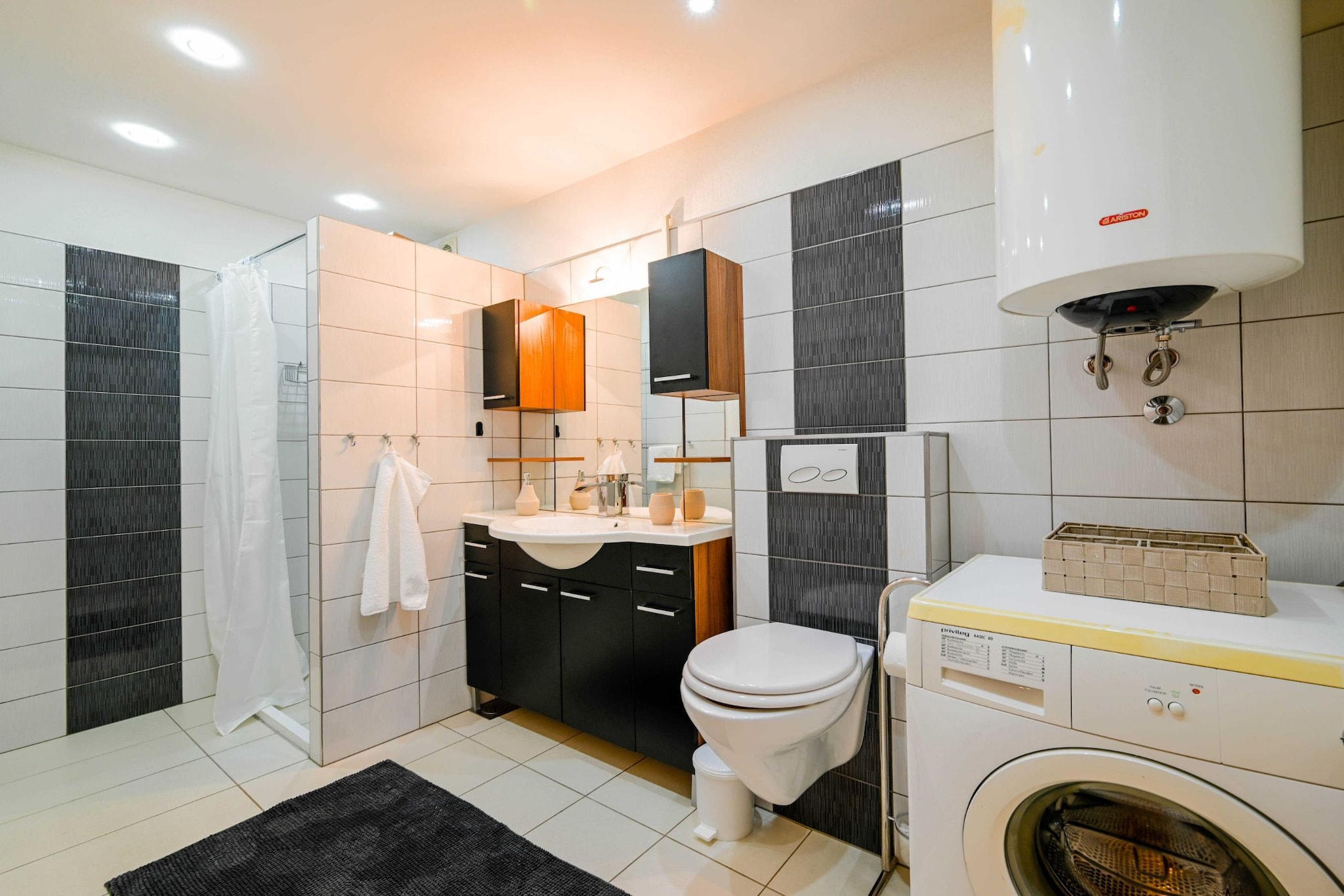Classic and Smart Rovinj Apartment with Terrace - Two Bedroom Apartment with Terrace-Bathroom