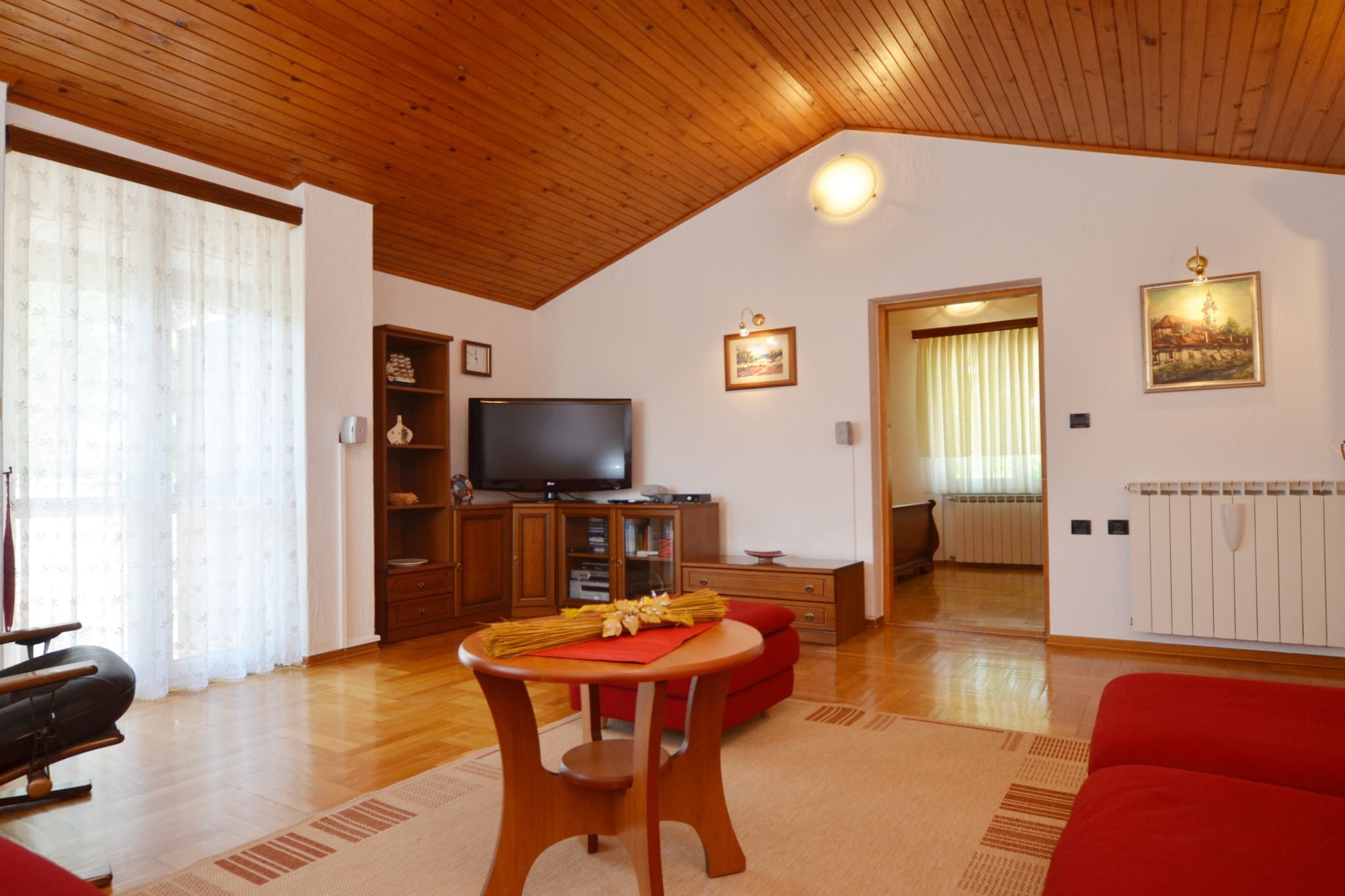 Green Oasis Family Getaway-Living room