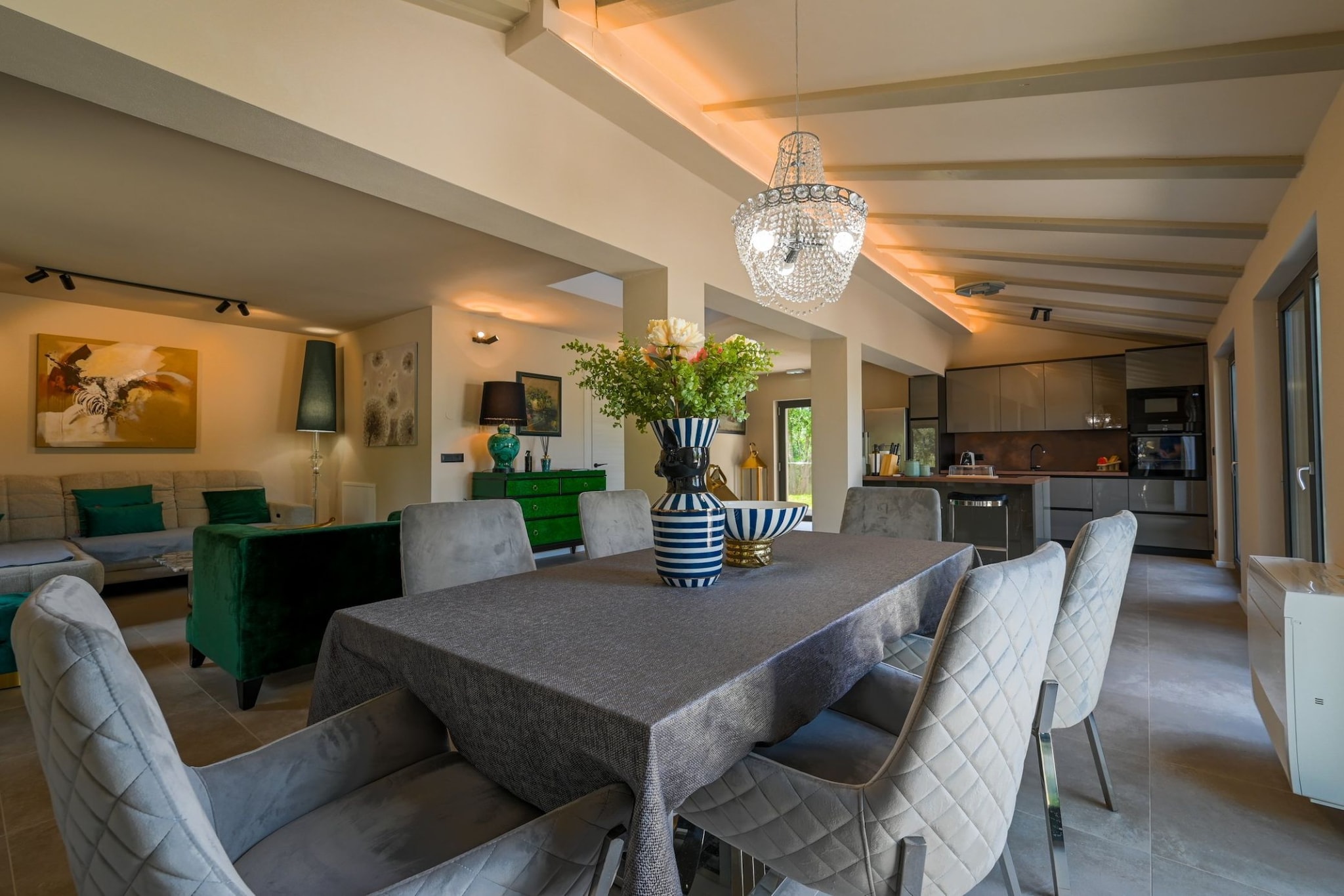 Radiant and Secluded Villa with Pool - Three Bedroom Villa with Pool-Esszimmer