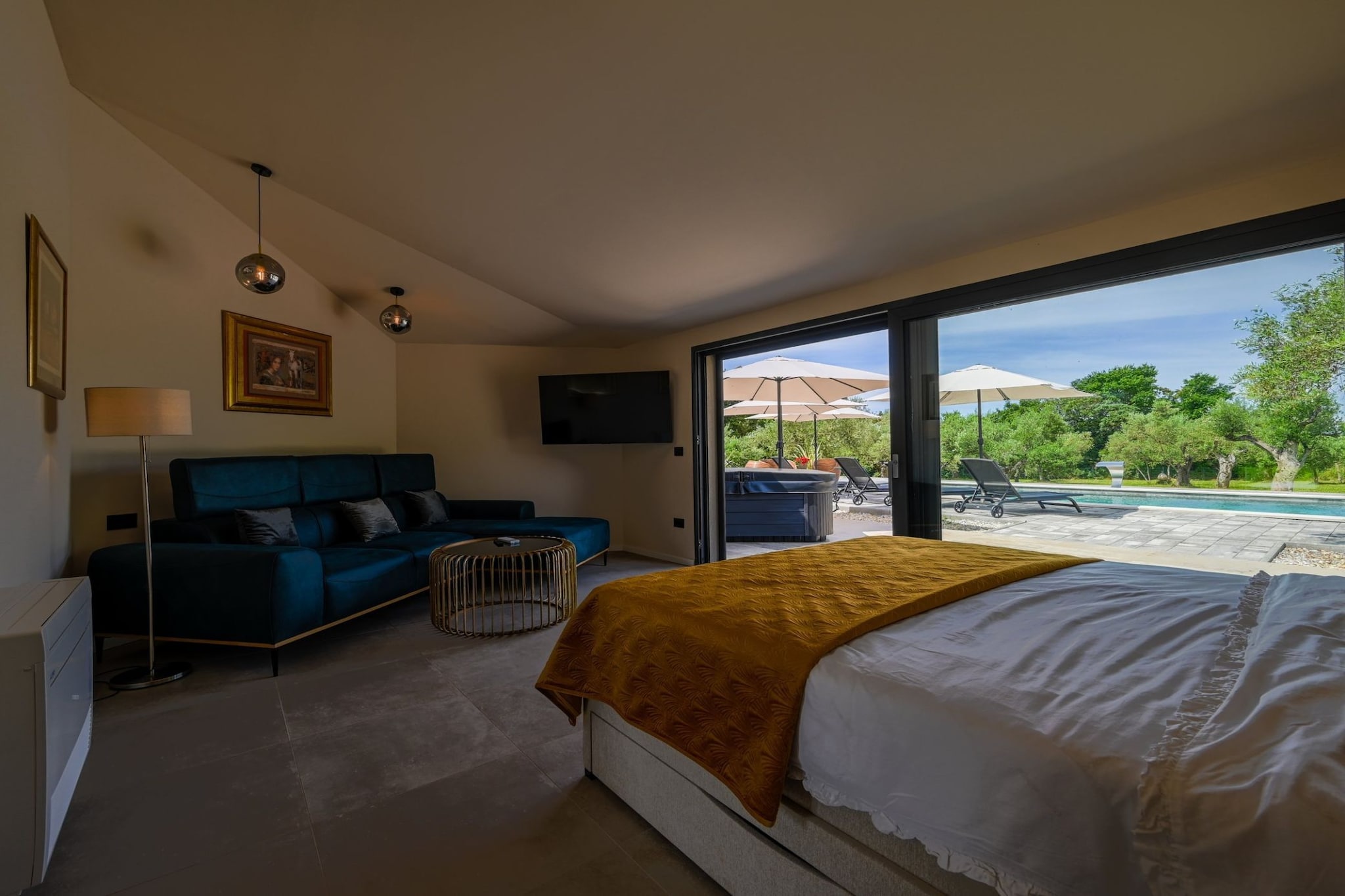 Radiant and Secluded Villa with Pool - Three Bedroom Villa with Pool-Schlafzimmer