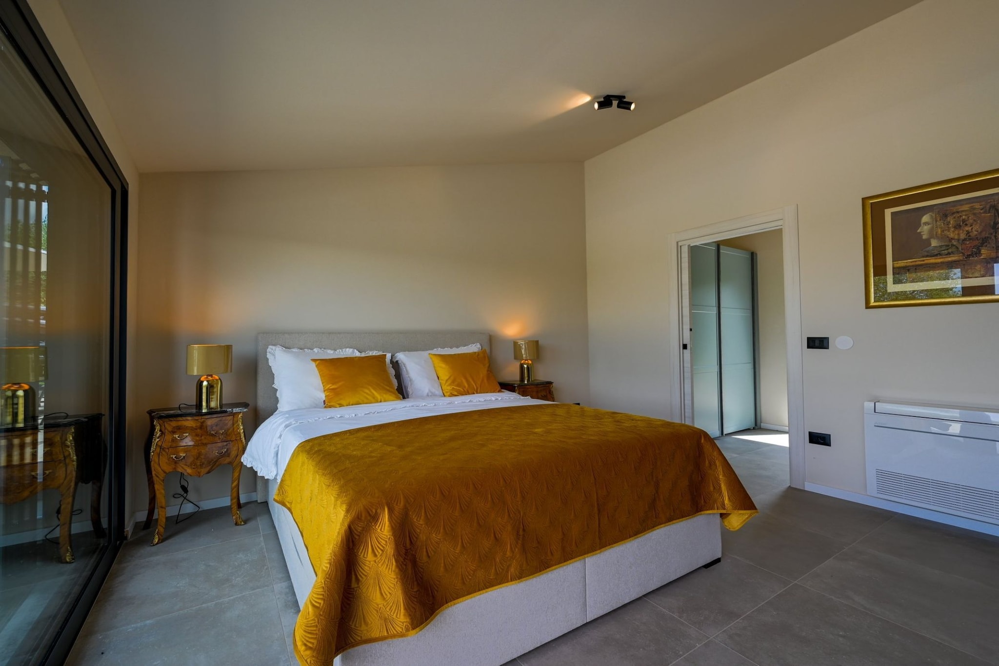 Radiant and Secluded Villa with Pool - Three Bedroom Villa with Pool-Schlafzimmer