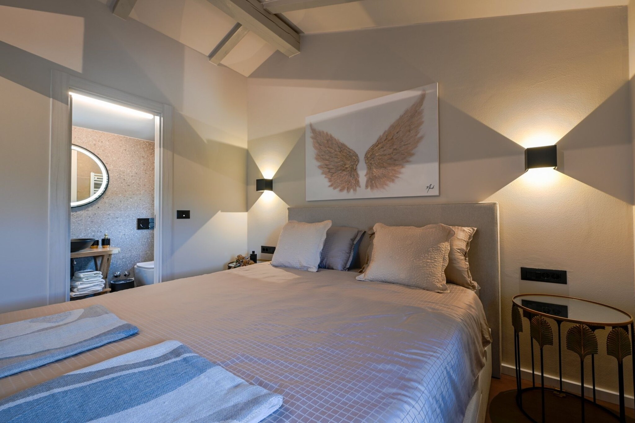 Radiant and Secluded Villa with Pool - Three Bedroom Villa with Pool-Schlafzimmer