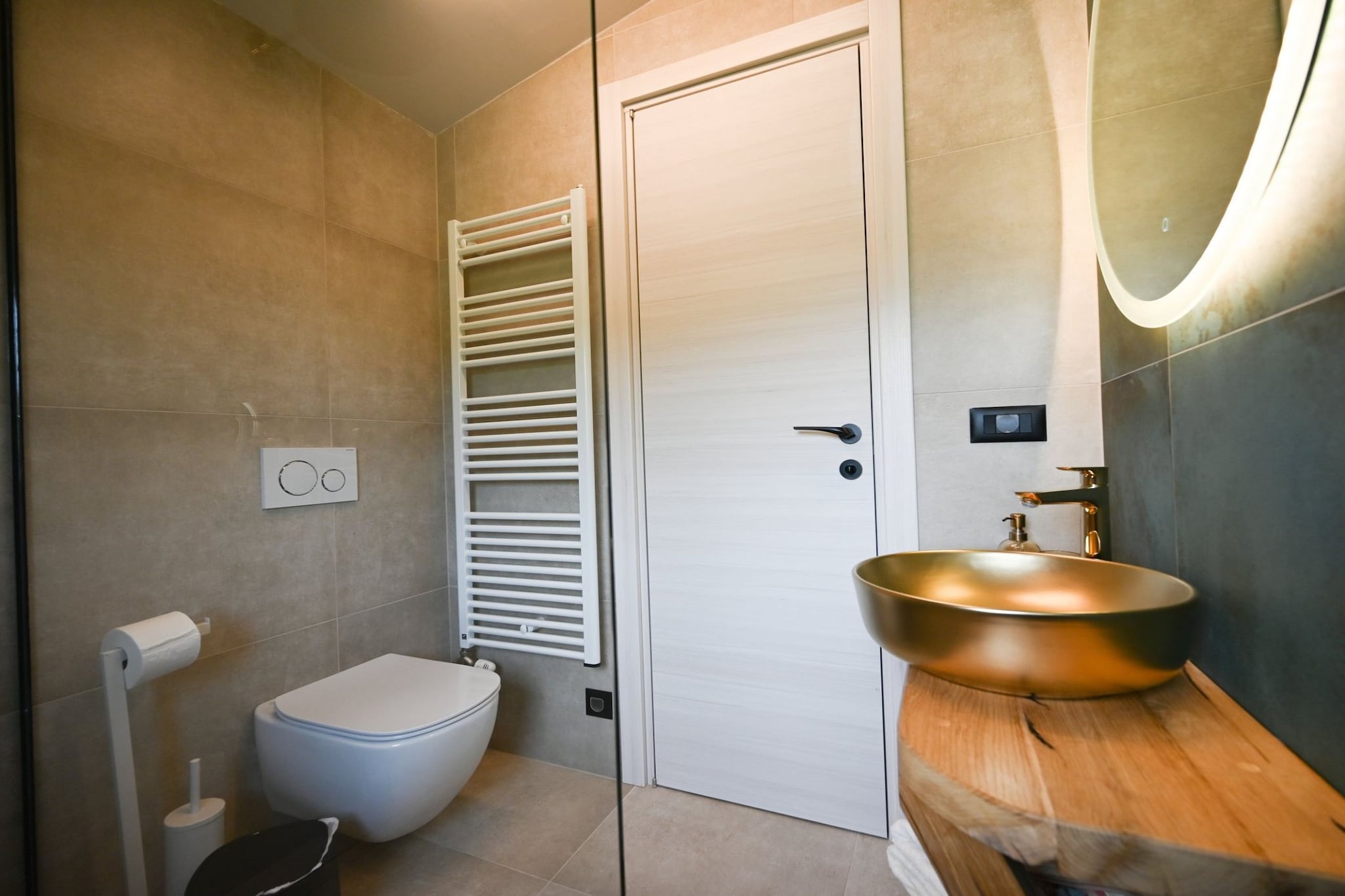 Radiant and Secluded Villa with Pool - Three Bedroom Villa with Pool-Badezimmer
