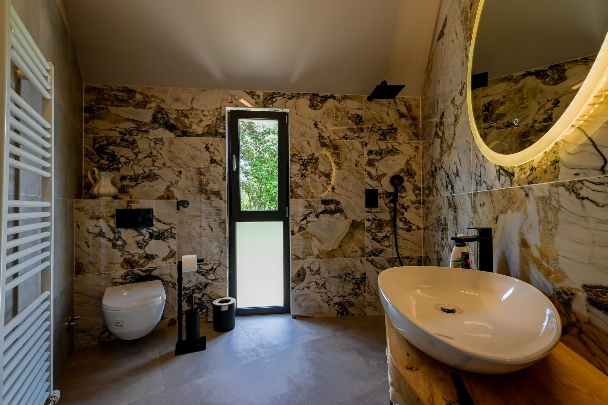 Radiant and Secluded Villa with Pool - Three Bedroom Villa with Pool-Badezimmer