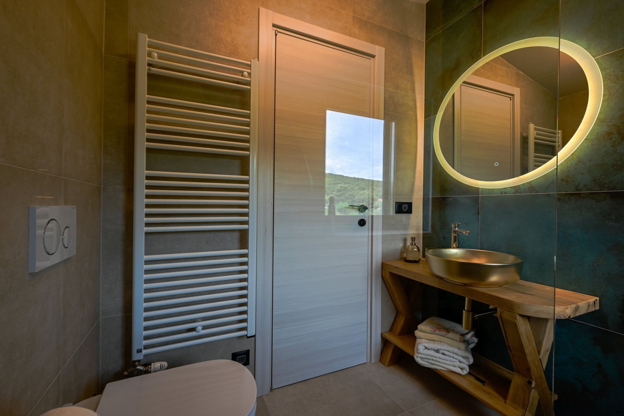 Radiant and Secluded Villa with Pool - Three Bedroom Villa with Pool-Badezimmer