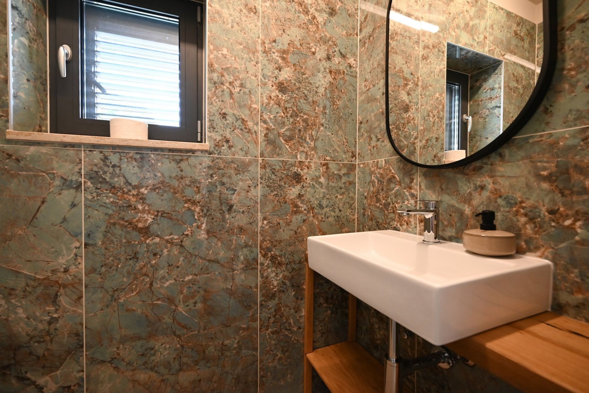 Radiant and Secluded Villa with Pool - Three Bedroom Villa with Pool-Badezimmer