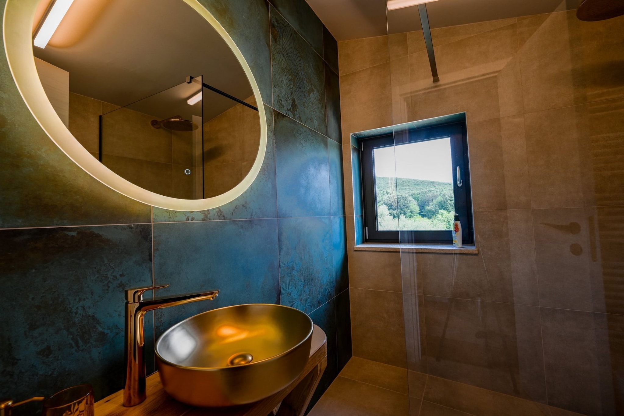 Radiant and Secluded Villa with Pool - Three Bedroom Villa with Pool-Badezimmer