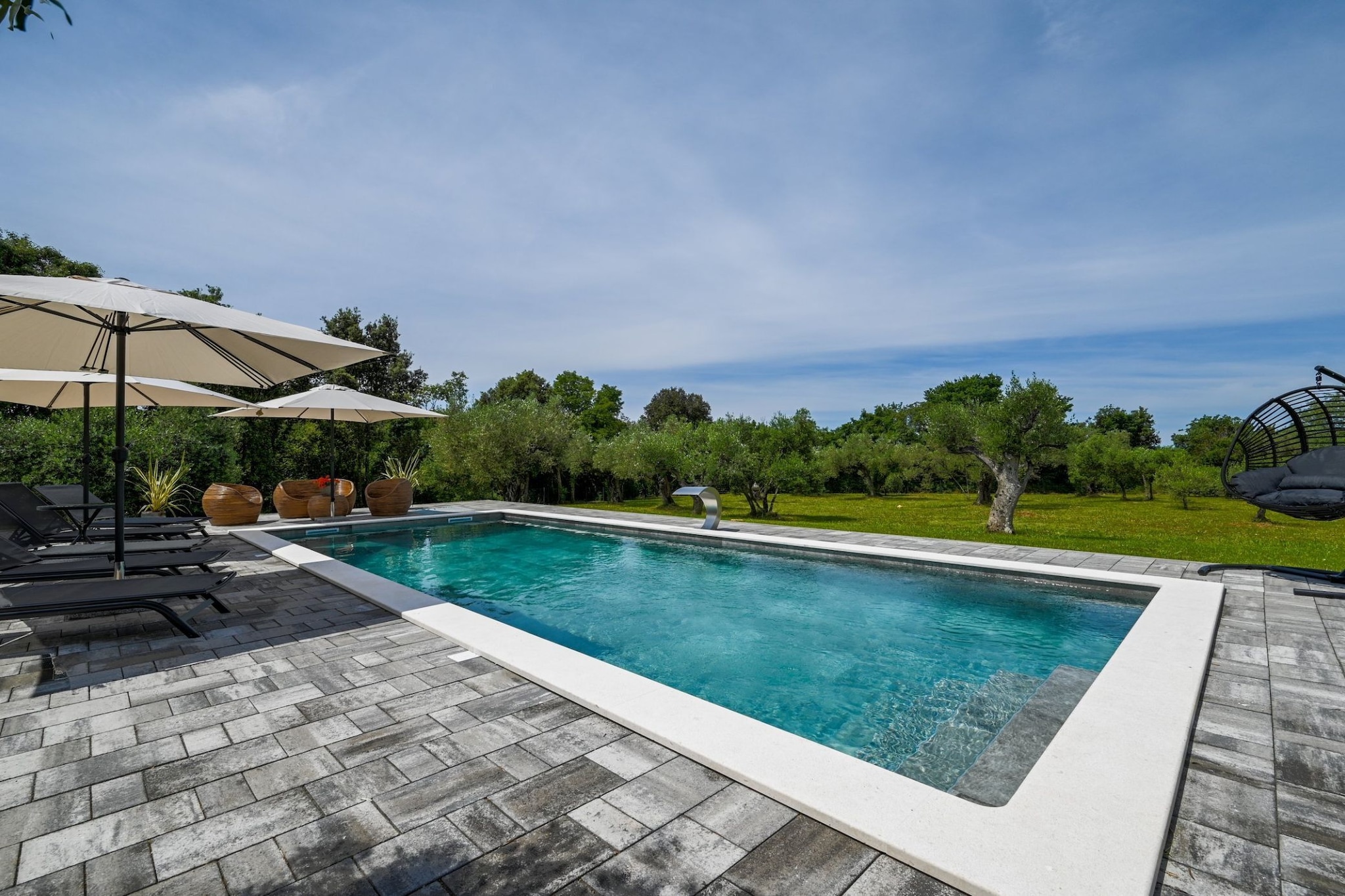 Radiant and Secluded Villa with Pool - Three Bedroom Villa with Pool-Schwimmbad