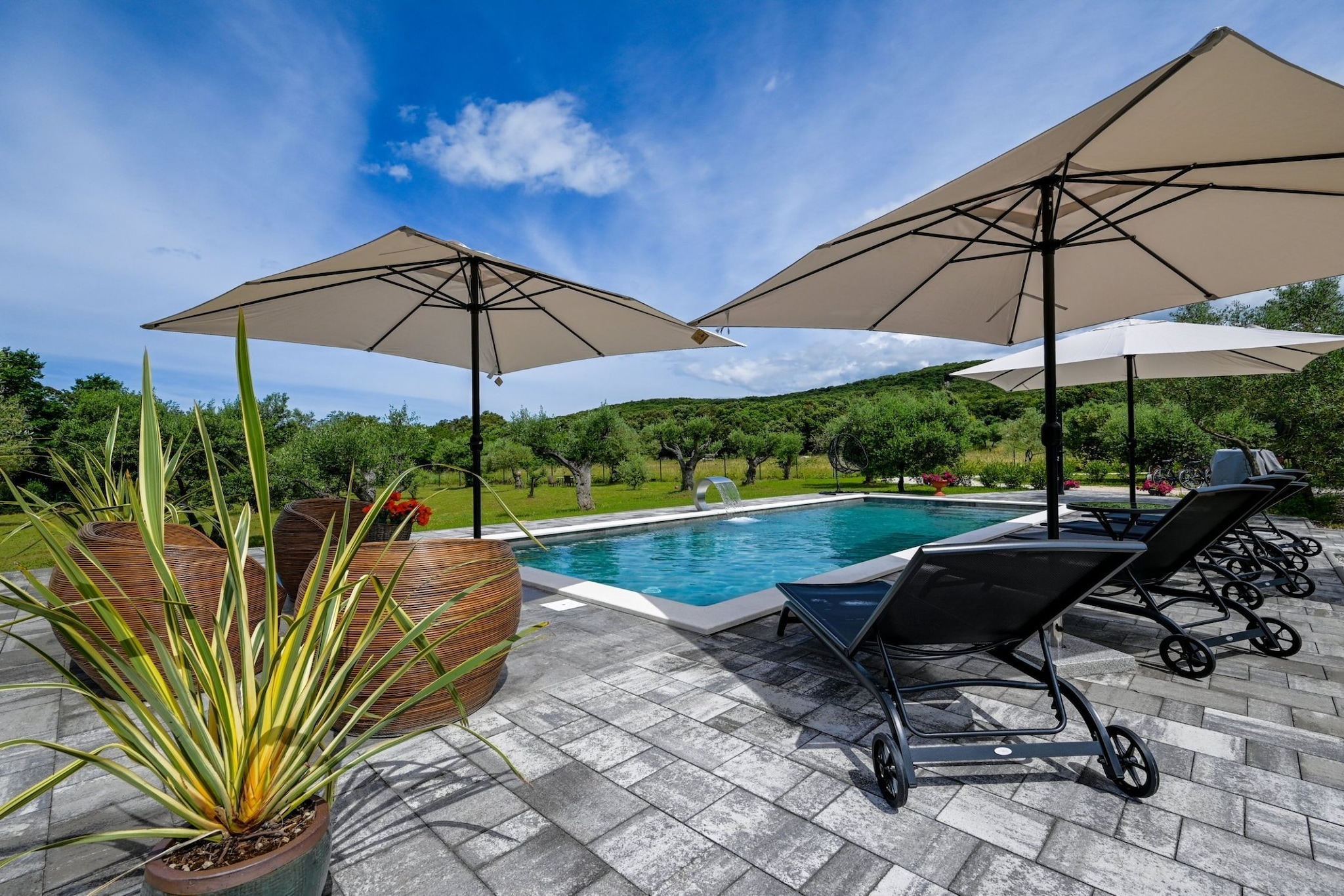 Radiant and Secluded Villa with Pool - Three Bedroom Villa with Pool-Schwimmbad