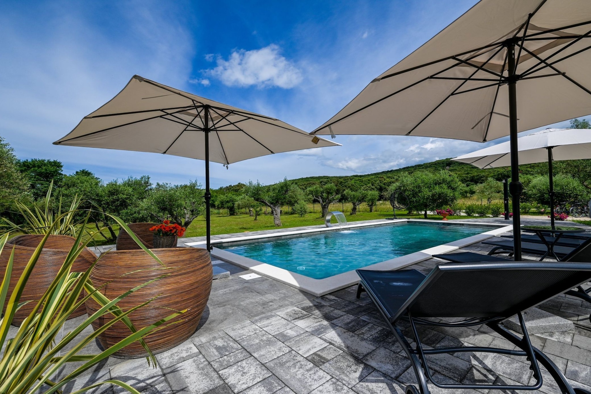 Radiant and Secluded Villa with Pool - Three Bedroom Villa with Pool-Schwimmbad