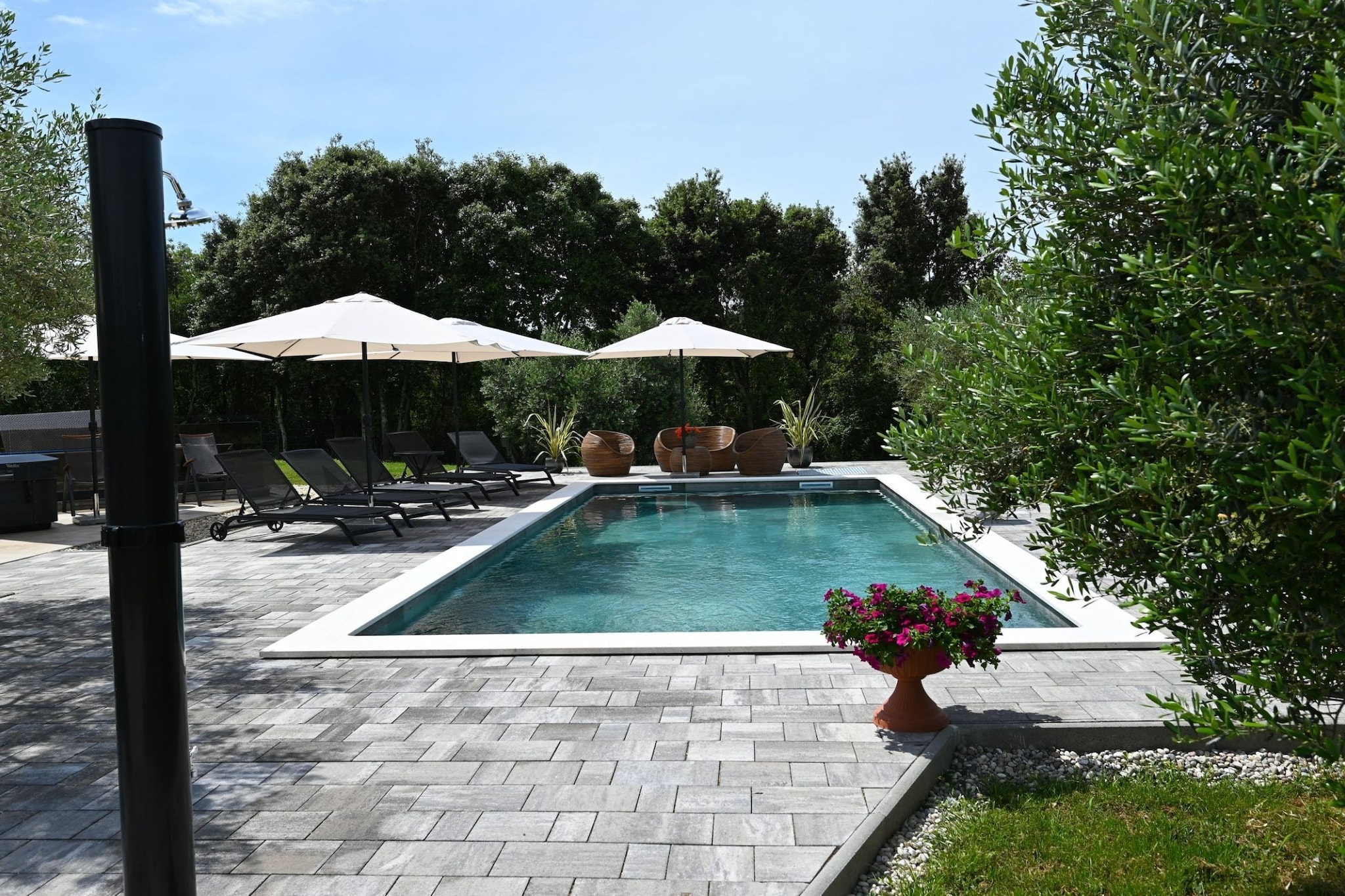 Radiant and Secluded Villa with Pool - Three Bedroom Villa with Pool-Schwimmbad