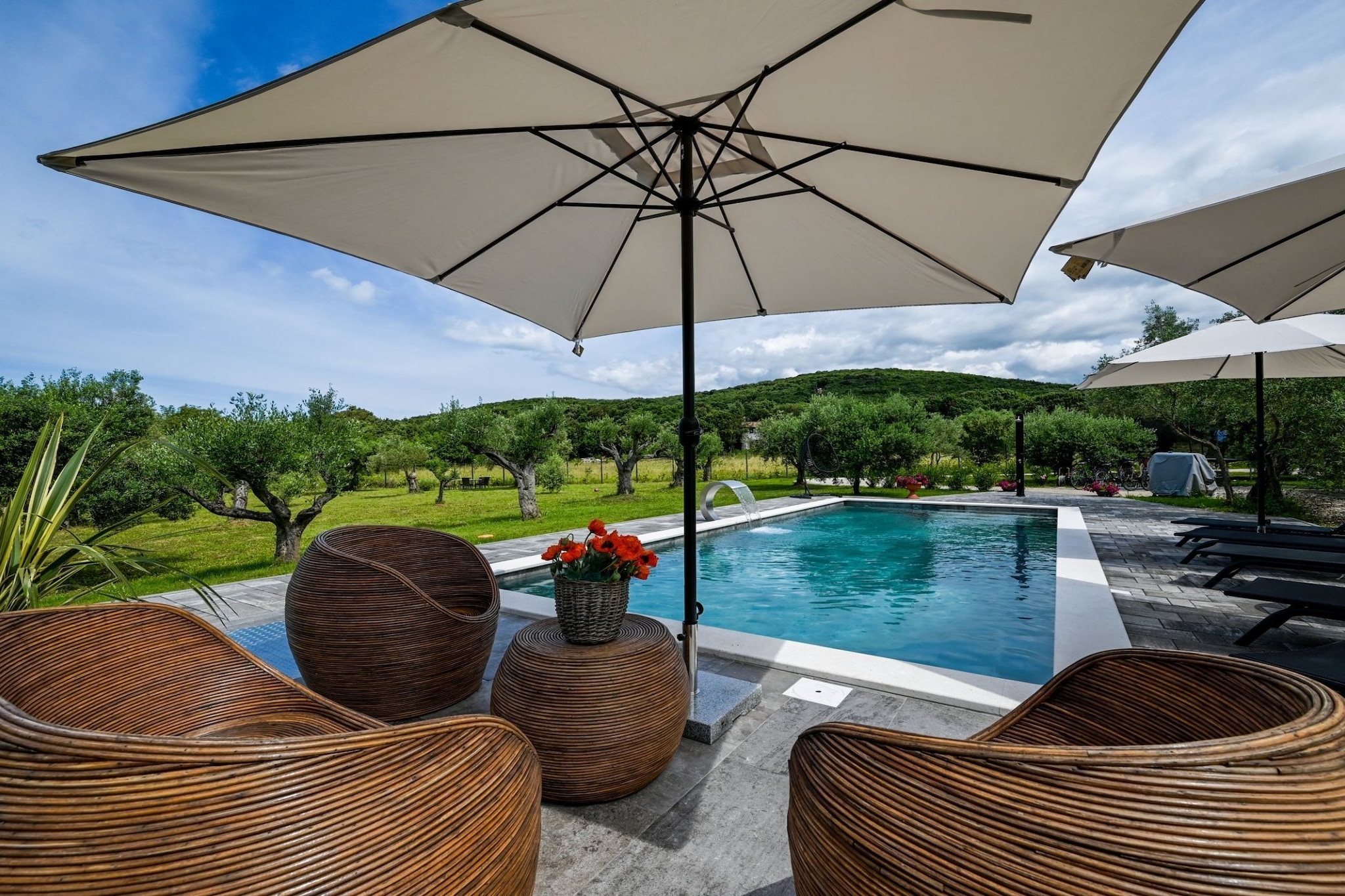 Radiant and Secluded Villa with Pool - Three Bedroom Villa with Pool-Schwimmbad