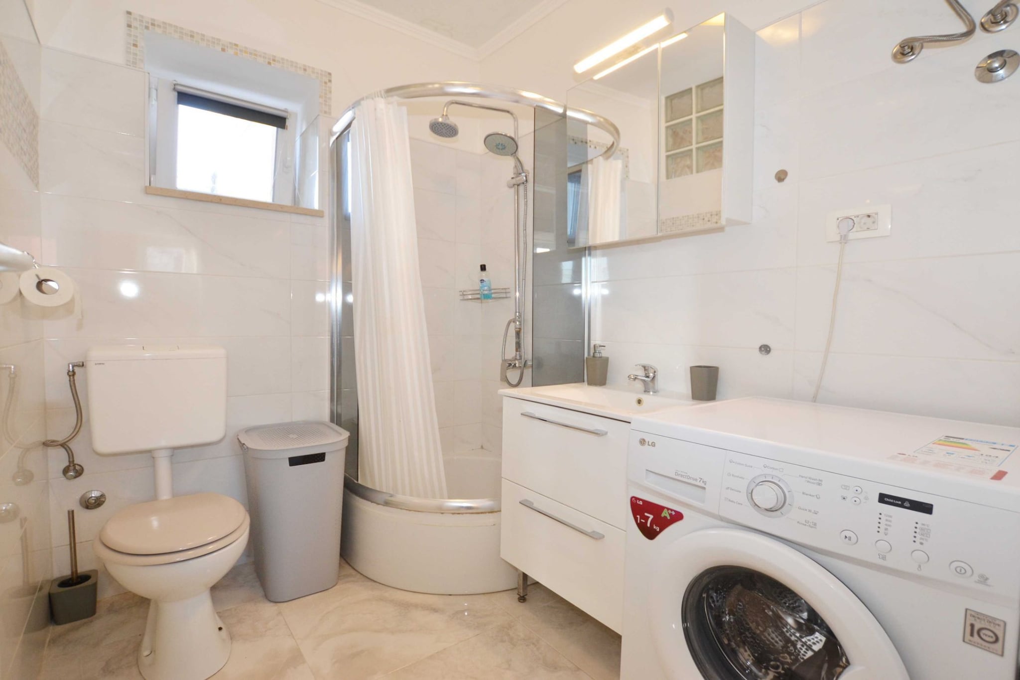 Classy and Modern Old Town Quarter Apartment - One Bedroom Apartment with Sea View-Bathroom