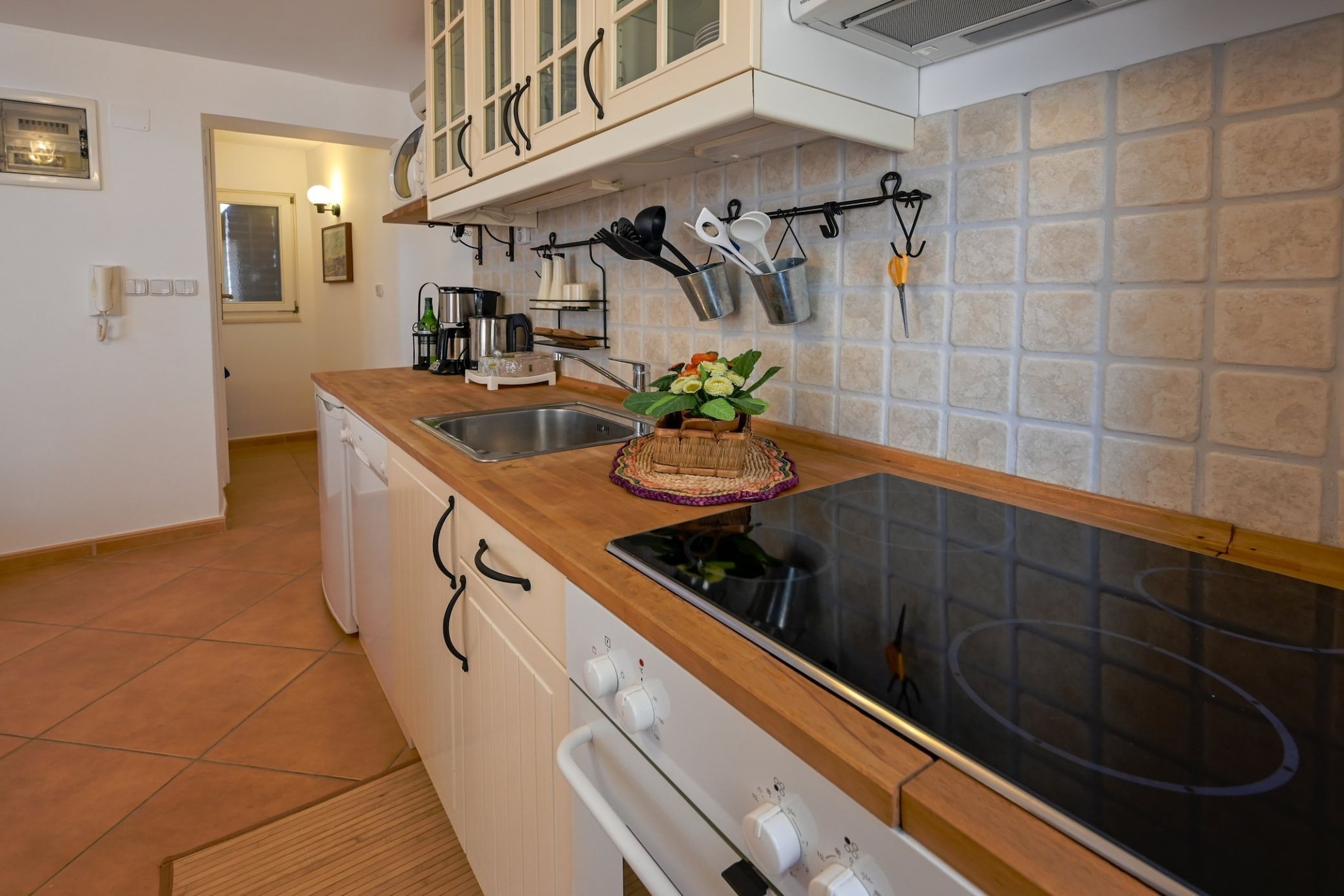 Sleek and Trendy Downtown Apartment - One Bedroom Apartment-Kitchen