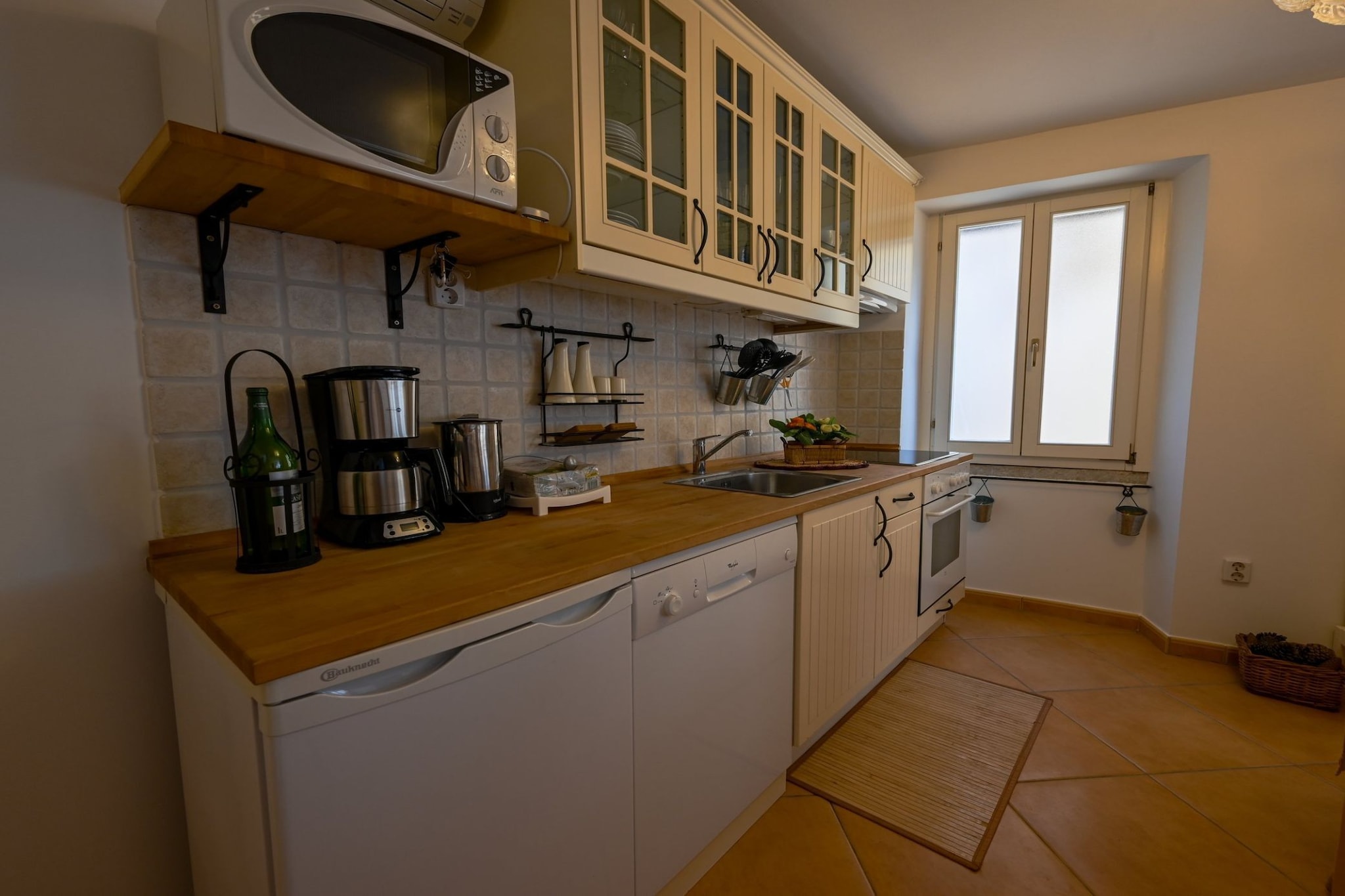 Sleek and Trendy Downtown Apartment - One Bedroom Apartment-Kitchen