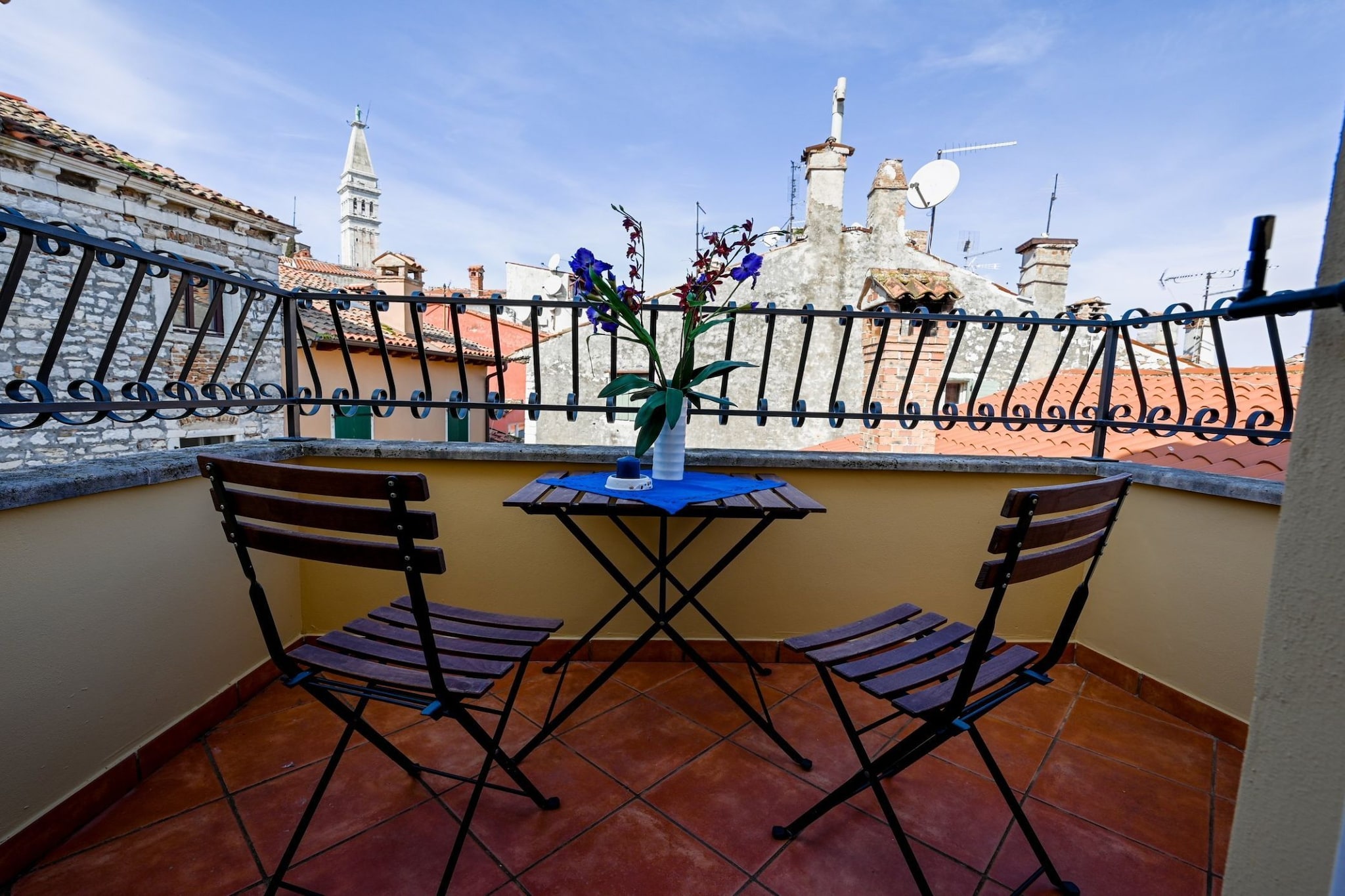Sleek and Trendy Downtown Apartment - One Bedroom Apartment-Terrace balcony