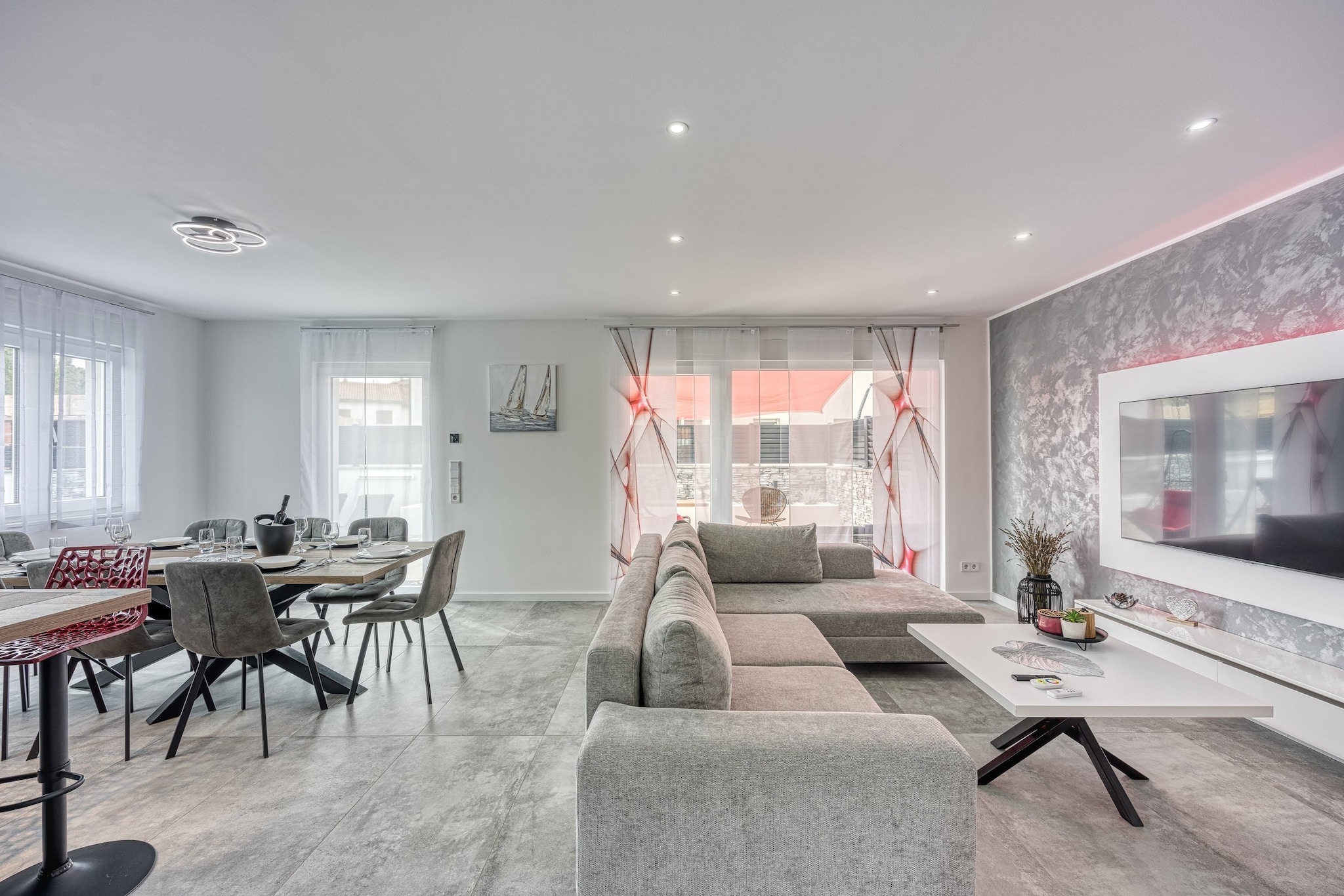 Peaceful Blooming Villa with Pool - Four Bedroom Villa with Pool-Wohnzimmer