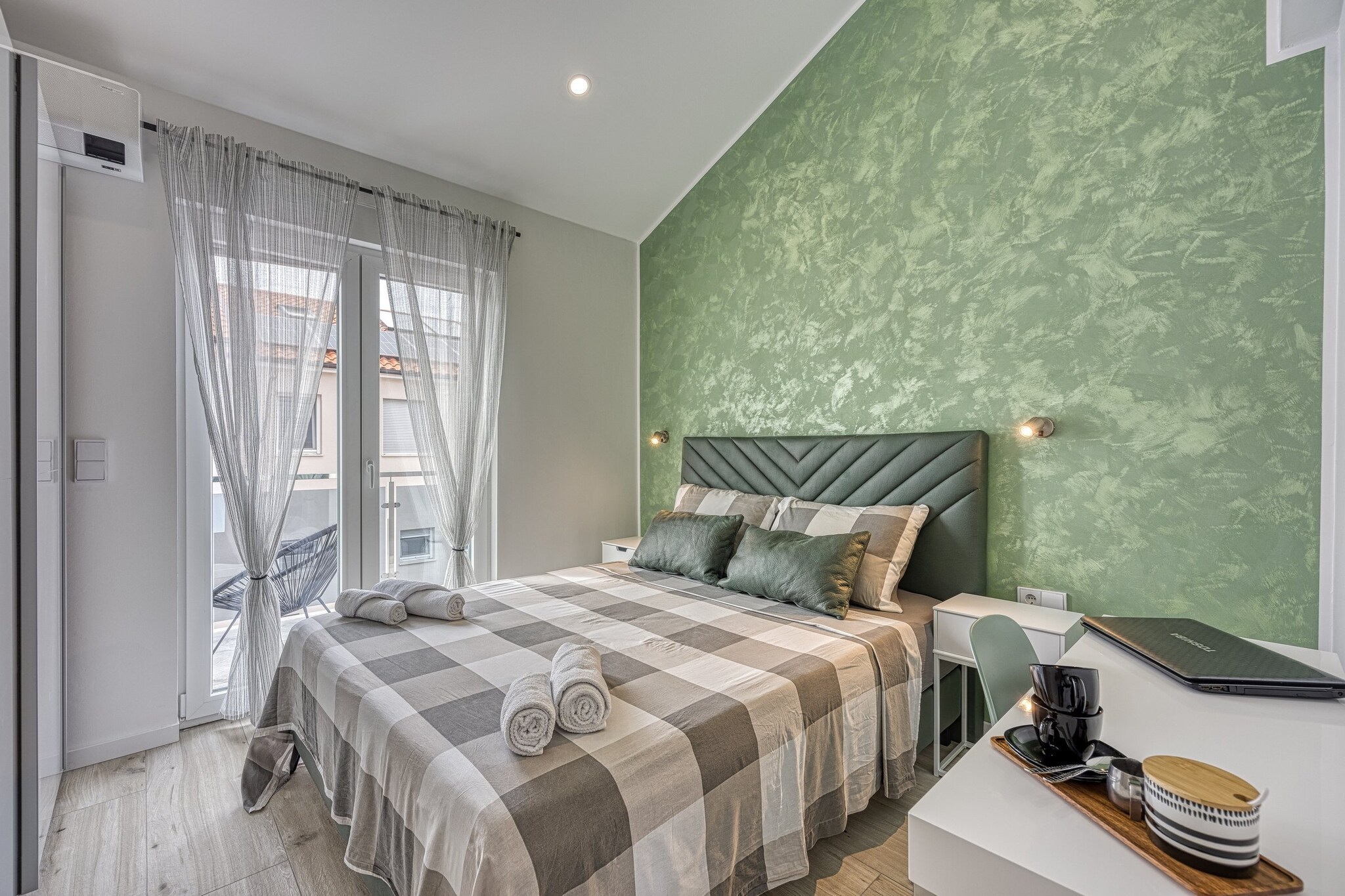 Peaceful Blooming Villa with Pool - Four Bedroom Villa with Pool-Schlafzimmer