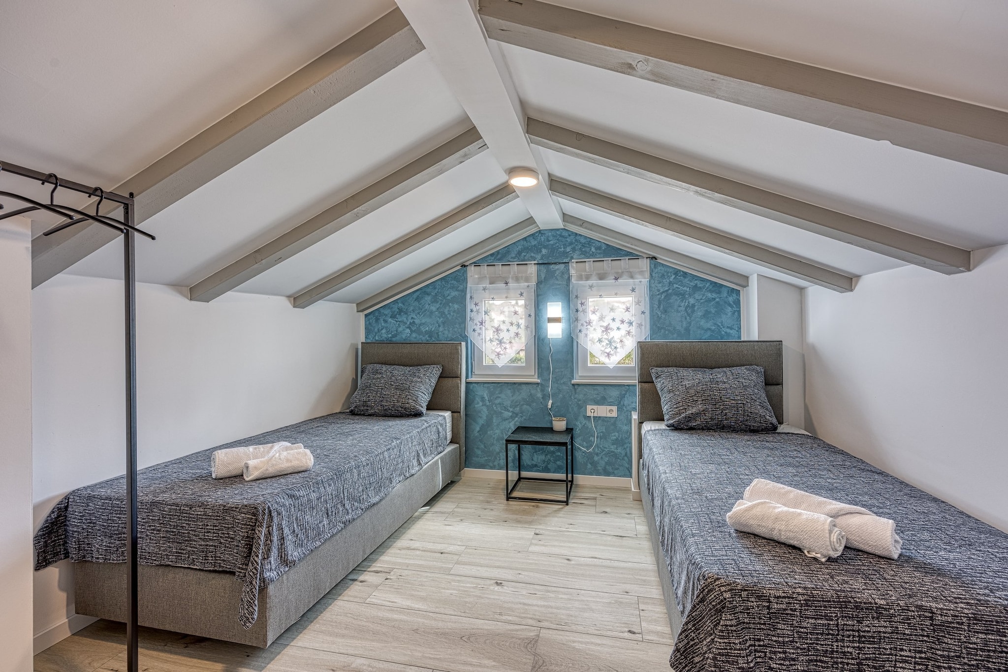Peaceful Blooming Villa with Pool - Four Bedroom Villa with Pool-Schlafzimmer