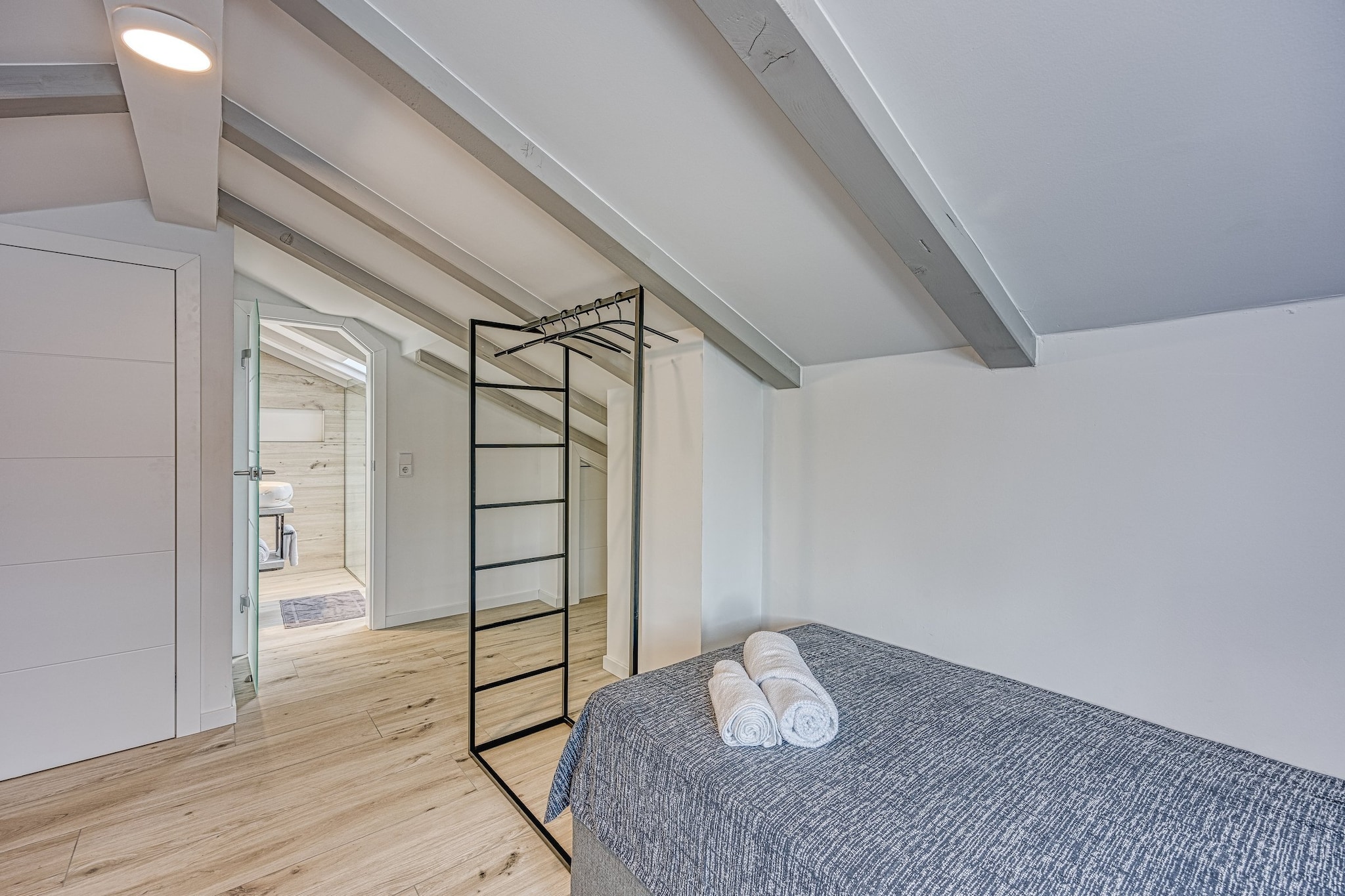 Peaceful Blooming Villa with Pool - Four Bedroom Villa with Pool-Schlafzimmer