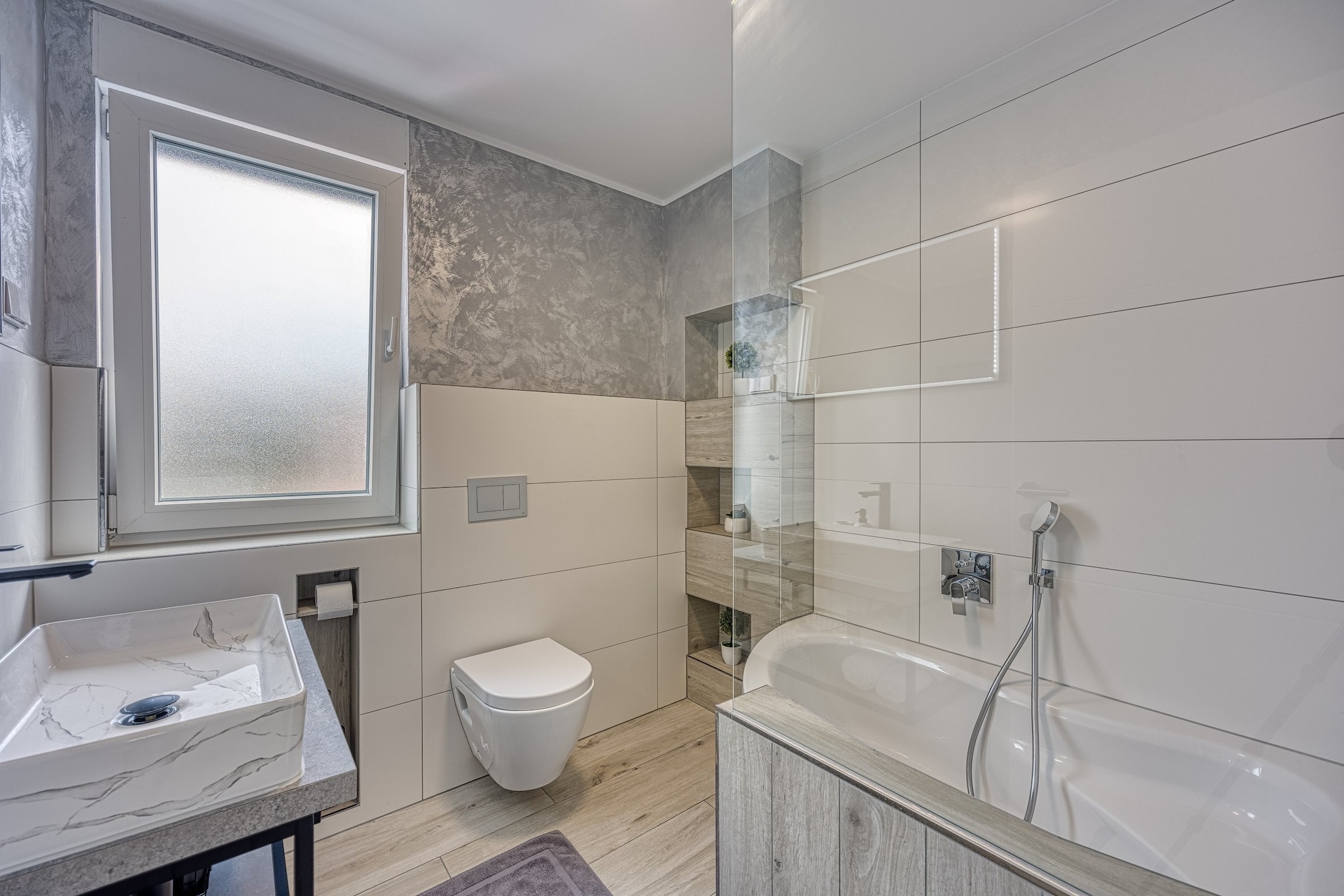 Peaceful Blooming Villa with Pool - Four Bedroom Villa with Pool-Badezimmer