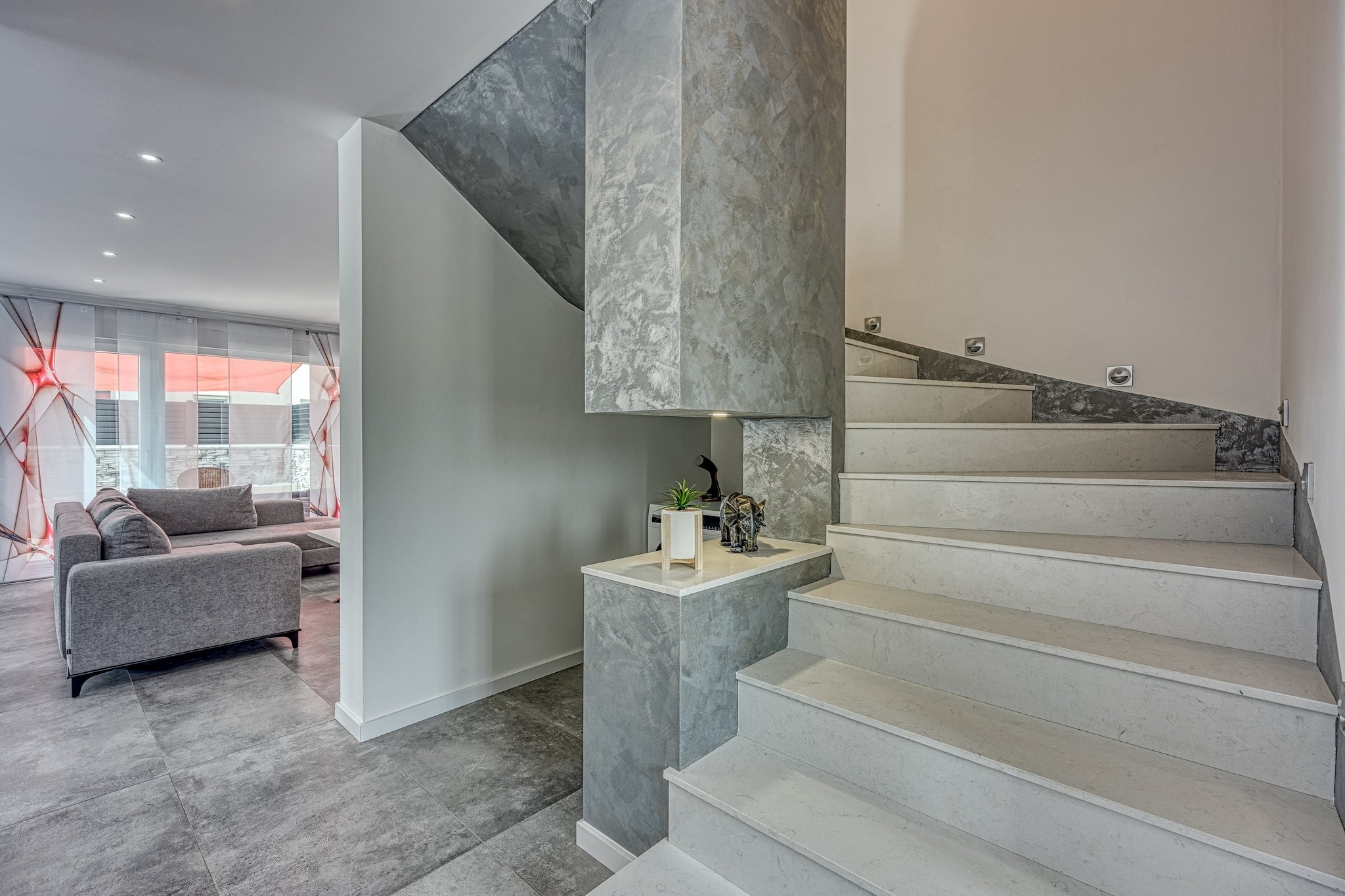 Peaceful Blooming Villa with Pool - Four Bedroom Villa with Pool-Treppe