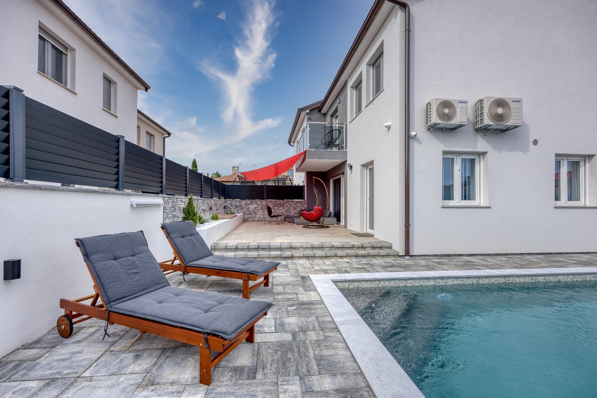 Peaceful Blooming Villa with Pool - Four Bedroom Villa with Pool-Schwimmbad