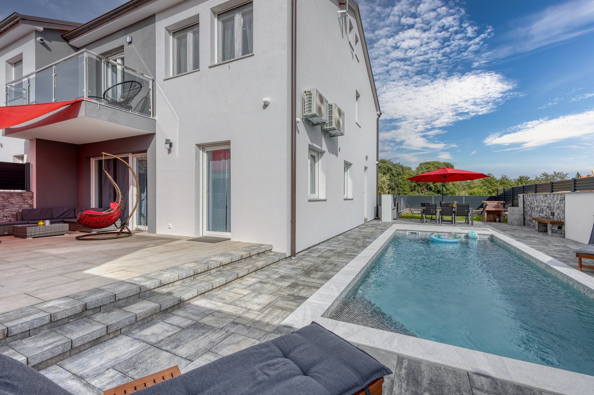 Peaceful Blooming Villa with Pool - Four Bedroom Villa with Pool-Schwimmbad