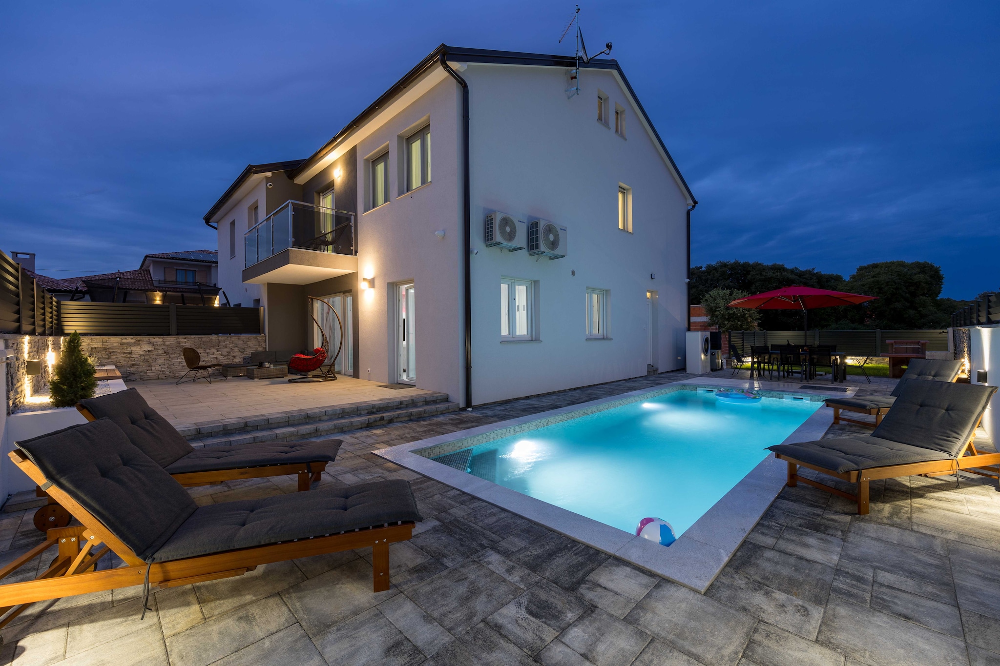 Peaceful Blooming Villa with Pool - Four Bedroom Villa with Pool-Schwimmbad