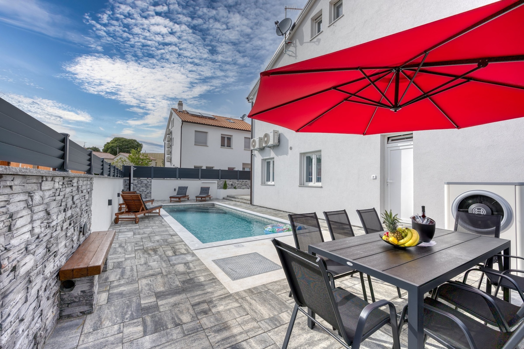 Peaceful Blooming Villa with Pool - Four Bedroom Villa with Pool-Schwimmbad