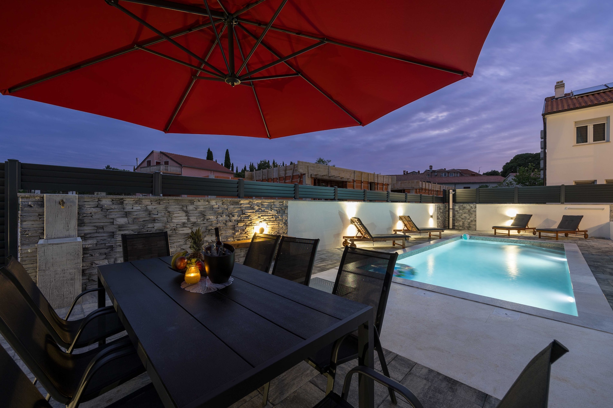 Peaceful Blooming Villa with Pool - Four Bedroom Villa with Pool-Schwimmbad