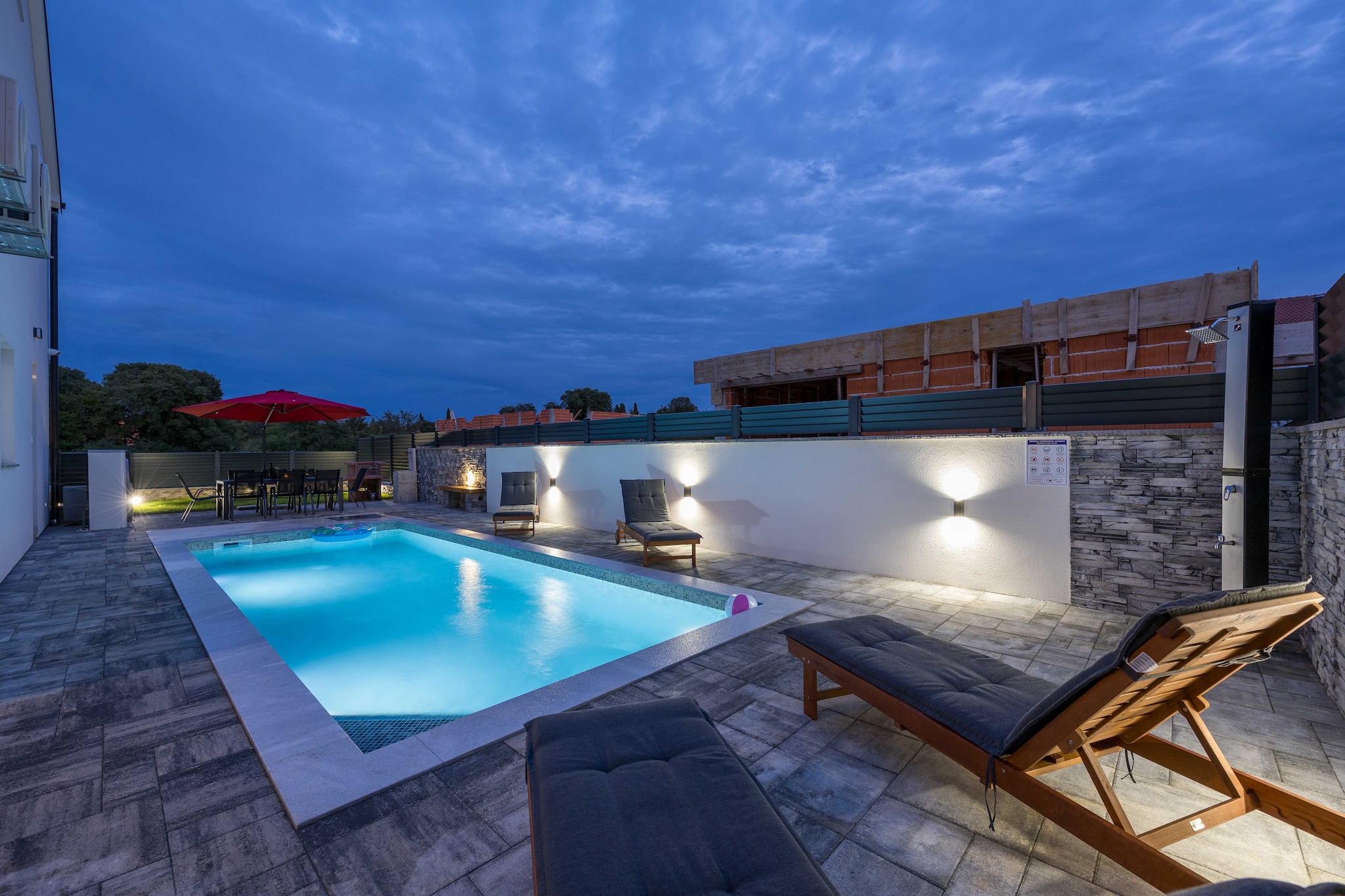 Peaceful Blooming Villa with Pool - Four Bedroom Villa with Pool-Schwimmbad